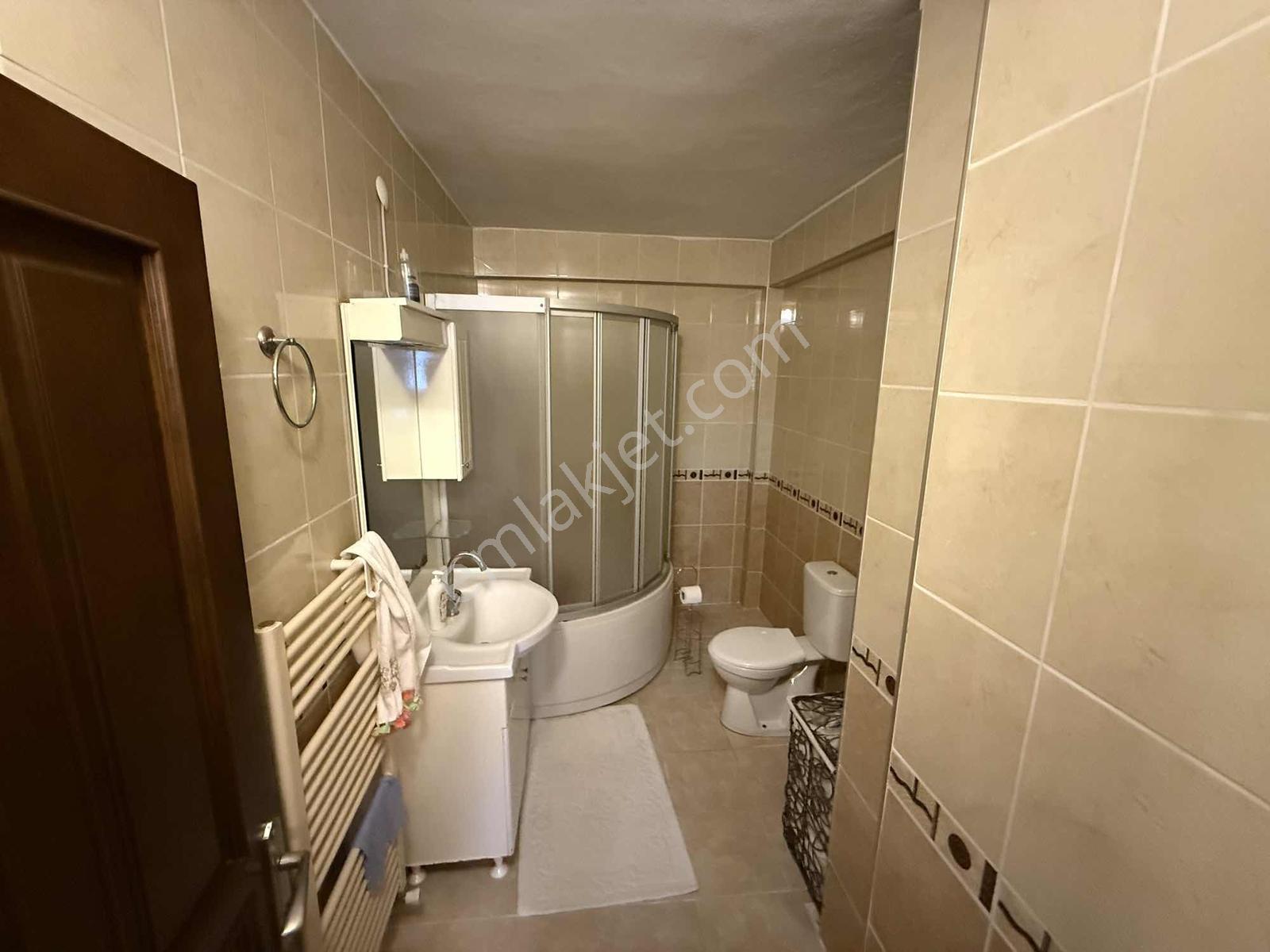Bahçelievler Mahallesinde 4+1 | 205 M² Net | Merkezi Konum - Görsel 13