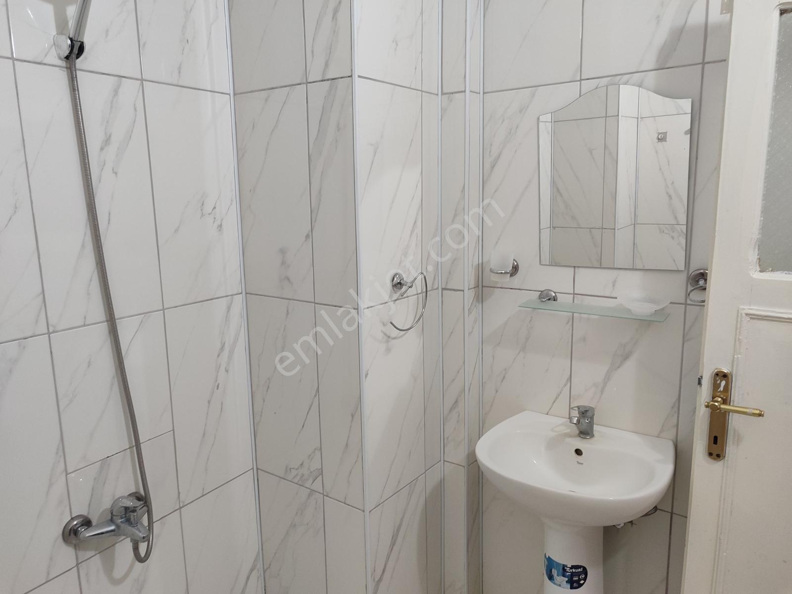 Yeni Mah. Tevfikiye Camiüstü Satılık 3+1 Dükan Üstü Yapılı Daire - Görsel 2