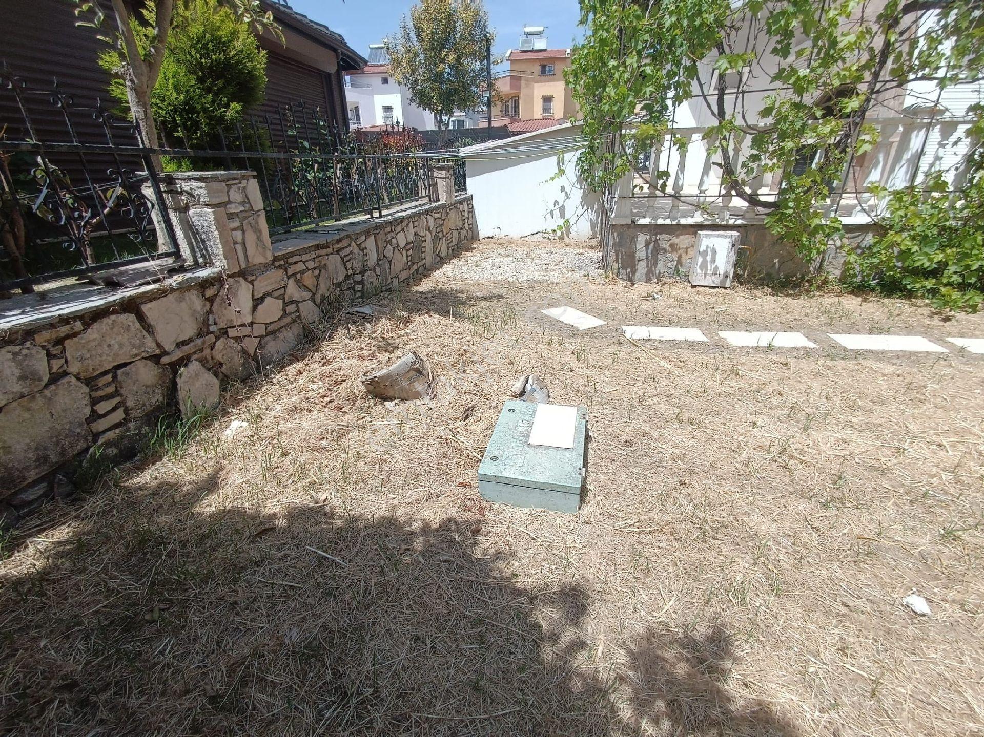Kuşadası Sahil Sitelerinde Eşyalı Satılık Özel Havuzlu 4+1 Müstakil Villa - Görsel 10