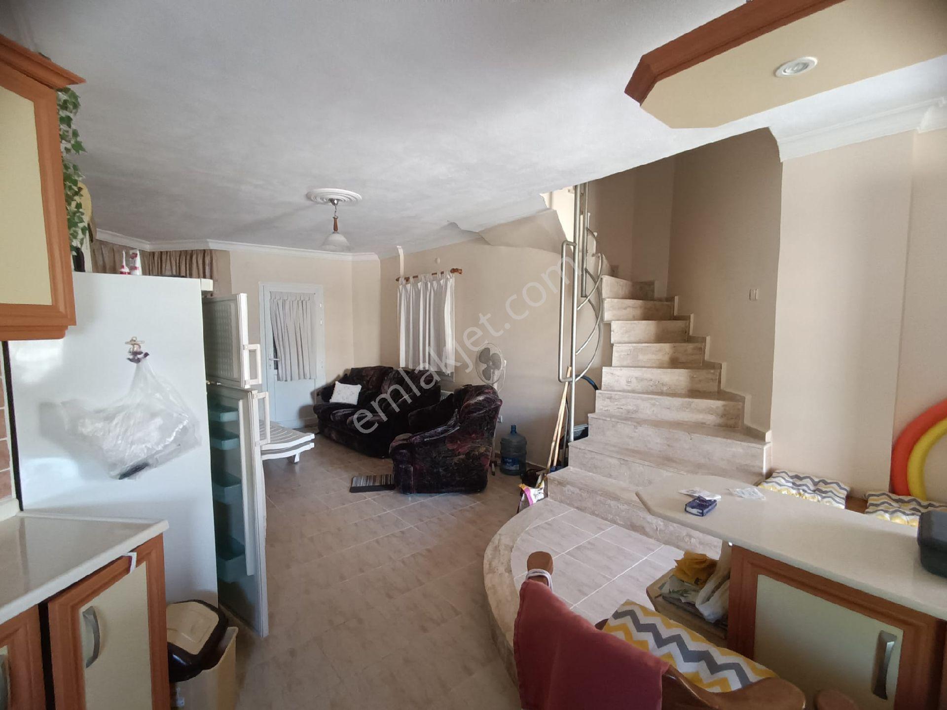 Kuşadası Sahil Sitelerinde Eşyalı Satılık Özel Havuzlu 4+1 Müstakil Villa - Görsel 8