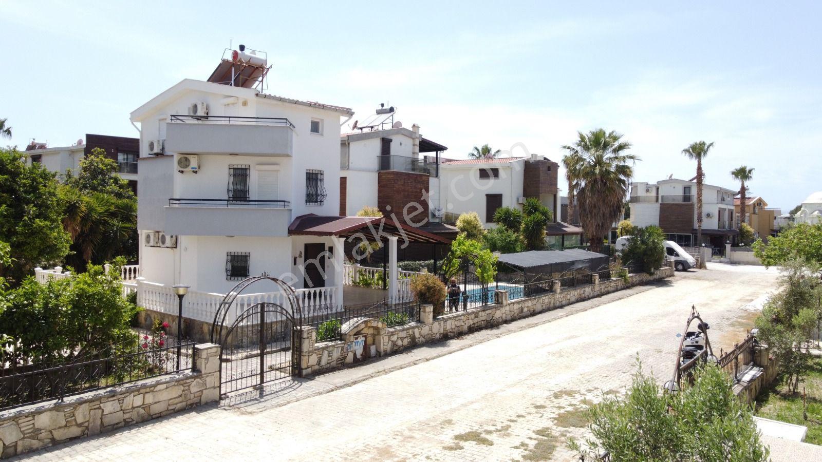 Kuşadası Sahil Sitelerinde Eşyalı Satılık Özel Havuzlu 4+1 Müstakil Villa - Görsel 28