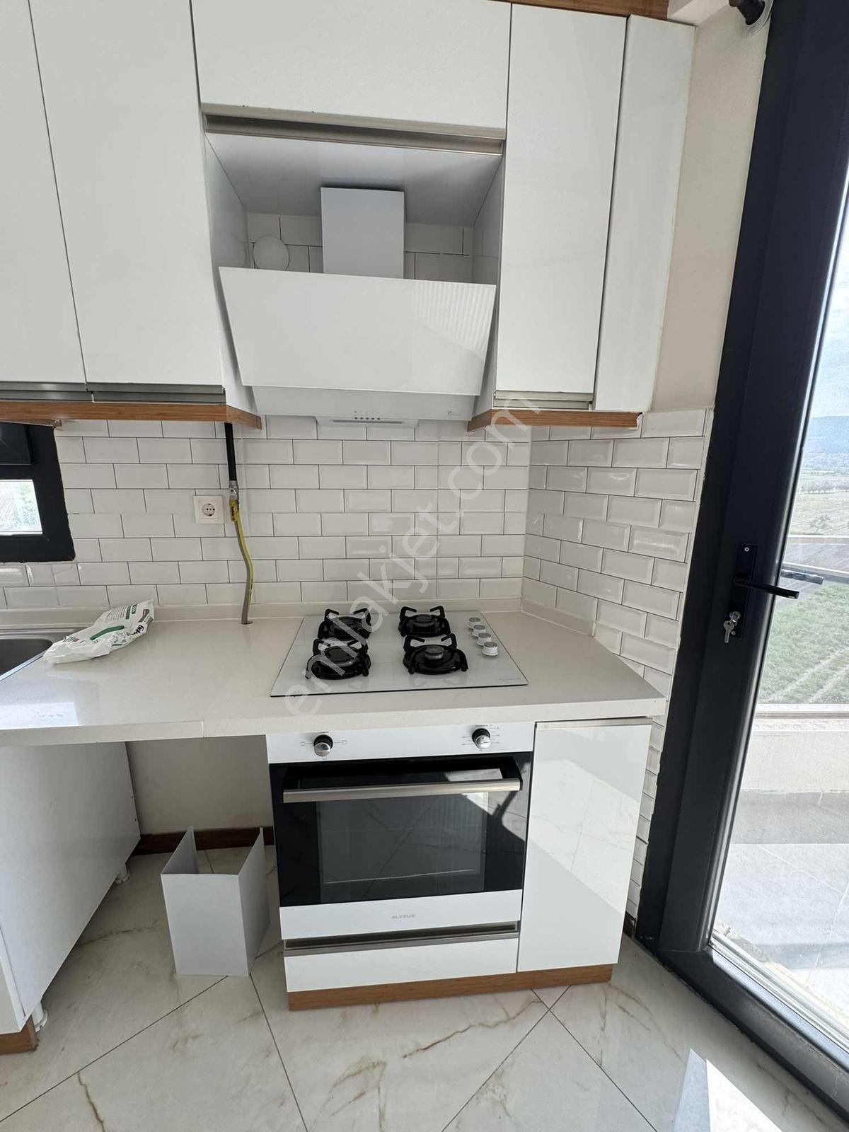 Murat Bey De İzban Yakını Site İçerisinde Kiralık 1+1 Daire - Görsel 6