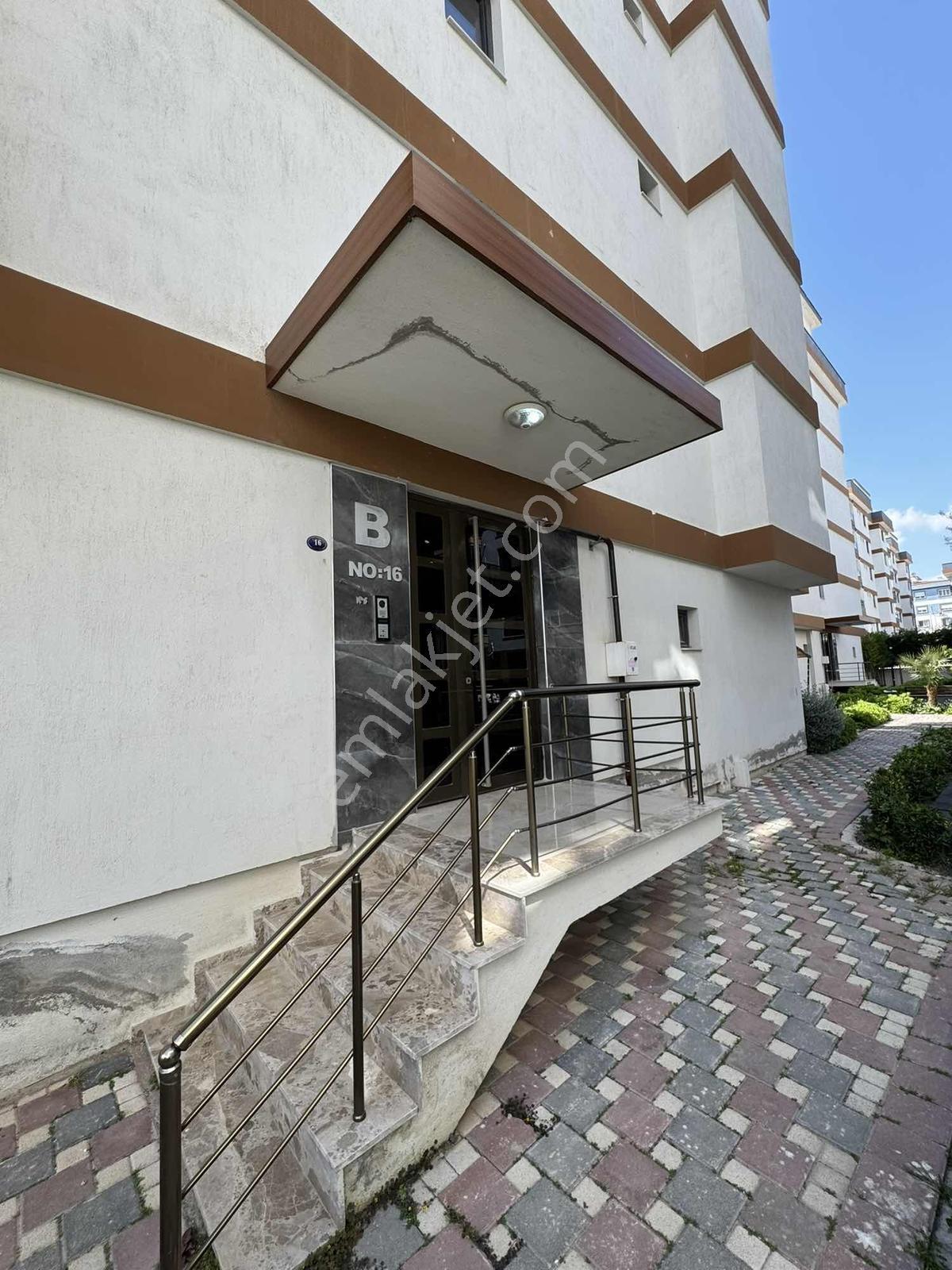 Murat Bey De İzban Yakını Site İçerisinde Kiralık 1+1 Daire - Görsel 2