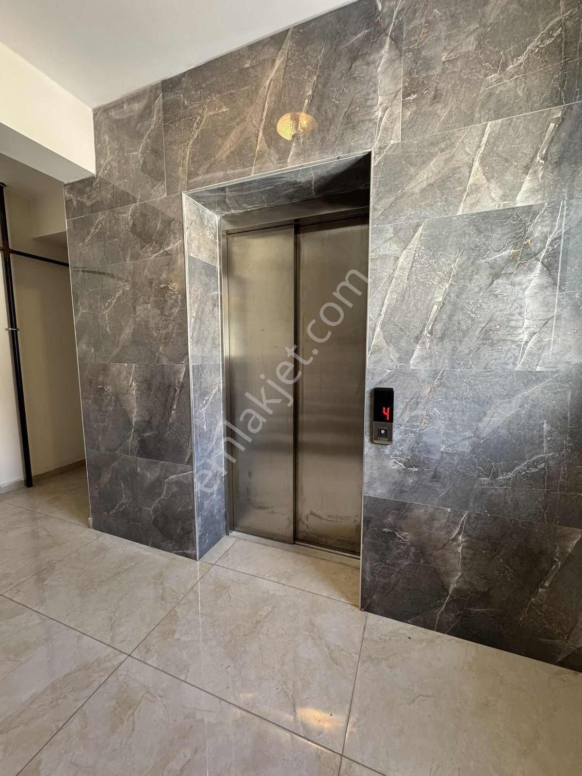 Murat Bey De İzban Yakını Site İçerisinde Kiralık 1+1 Daire - Görsel 3