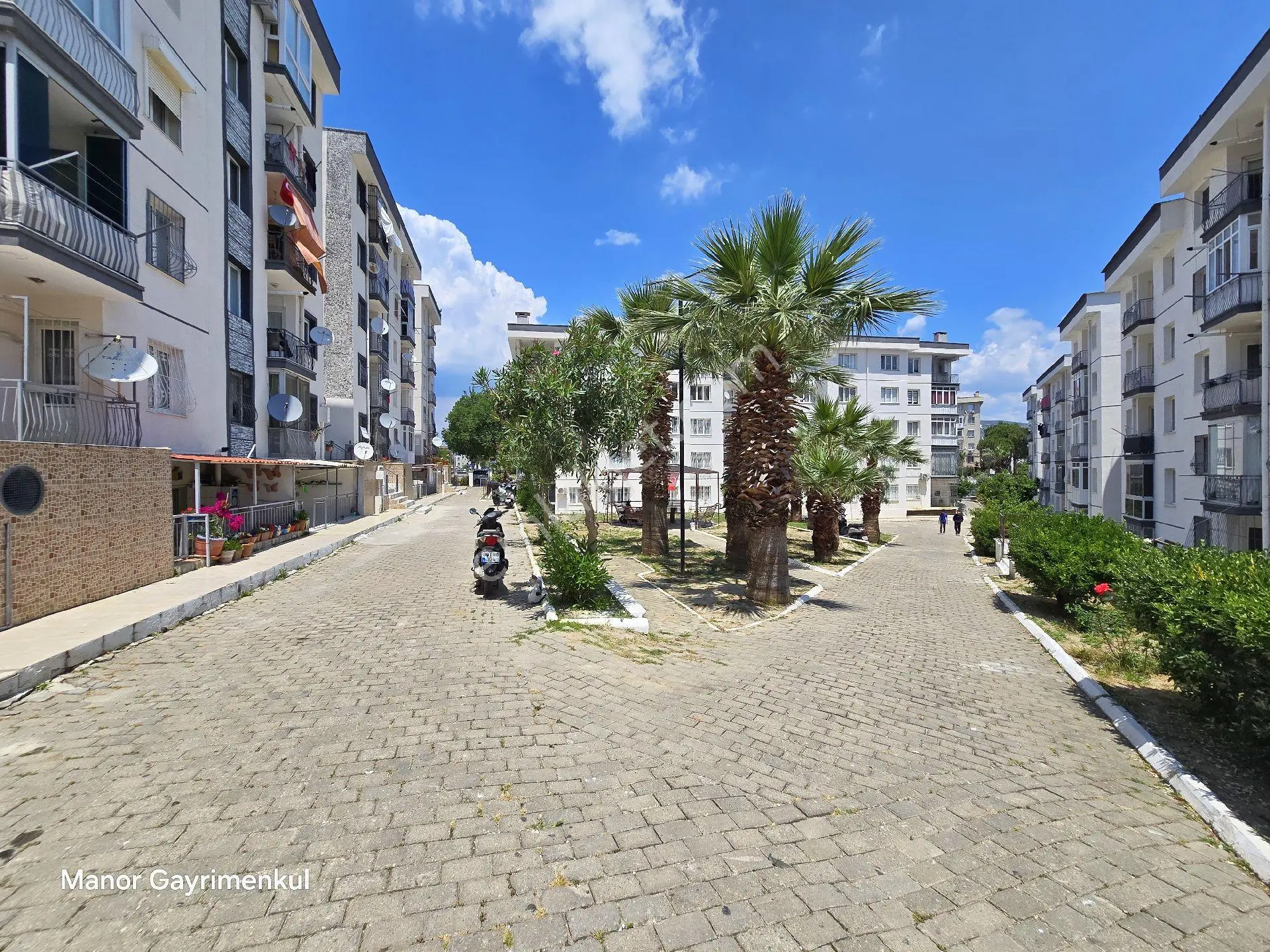 Kuşadası Hacıfeyzullah Mahallesinde 2+1 Ayrı Mutfak Doğalgazlı Kelepir Satılık Daire - Görsel 2