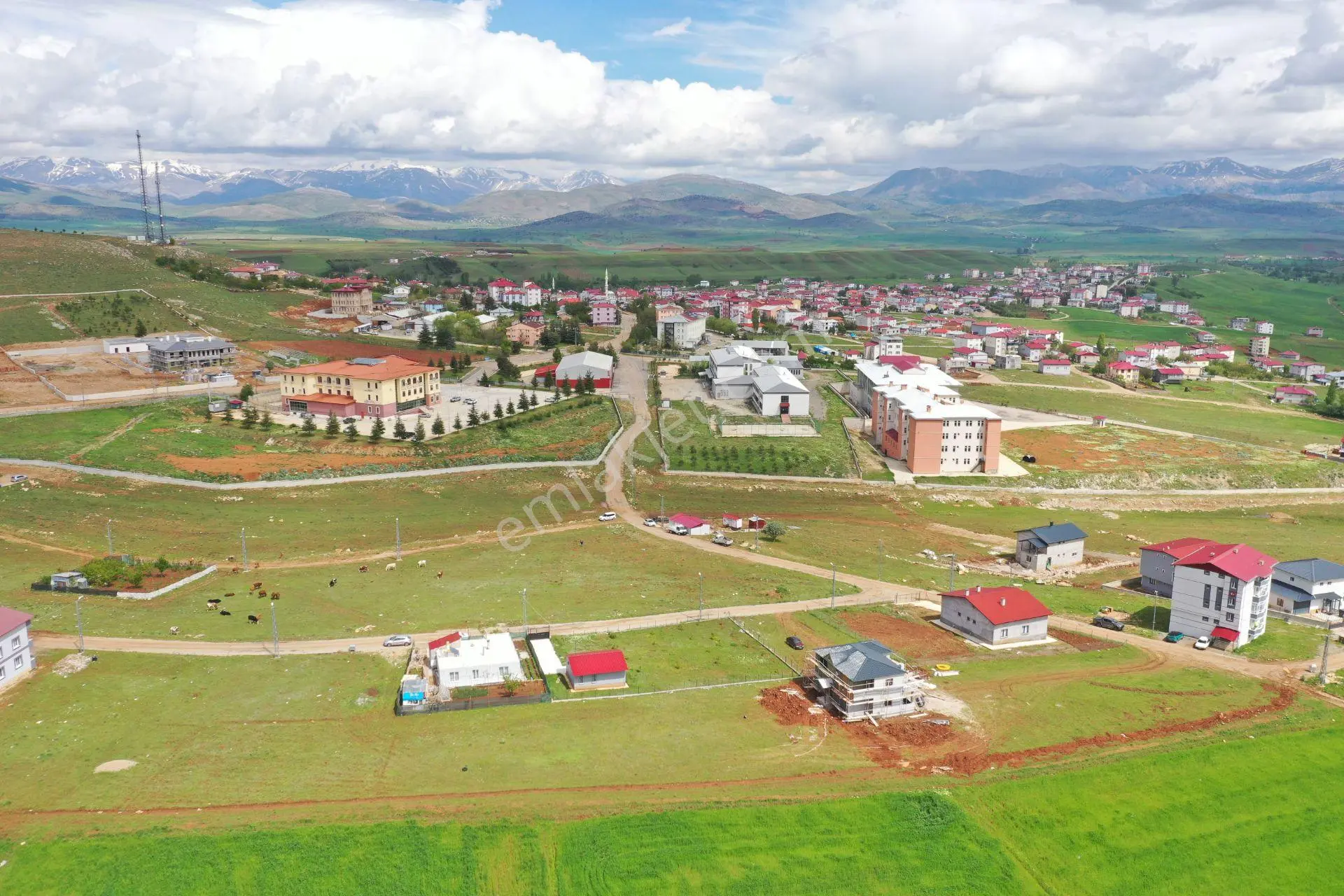 Tufanbeyli Cumhuriyet Mahallesinde Yeni Gelişen Tüm Kurumlara Çok Yakın Arsa - Görsel 7