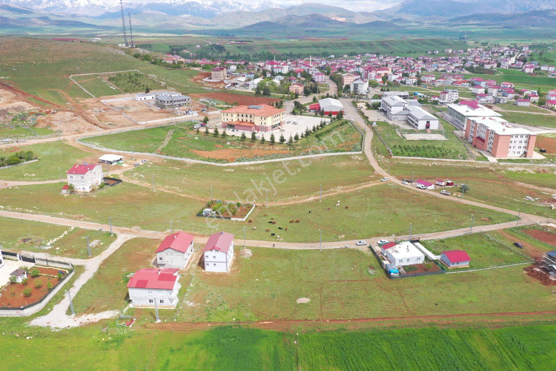 Tufanbeyli Cumhuriyet Mahallesinde Yeni Gelişen Tüm Kurumlara Çok Yakın Arsa - Görsel 3