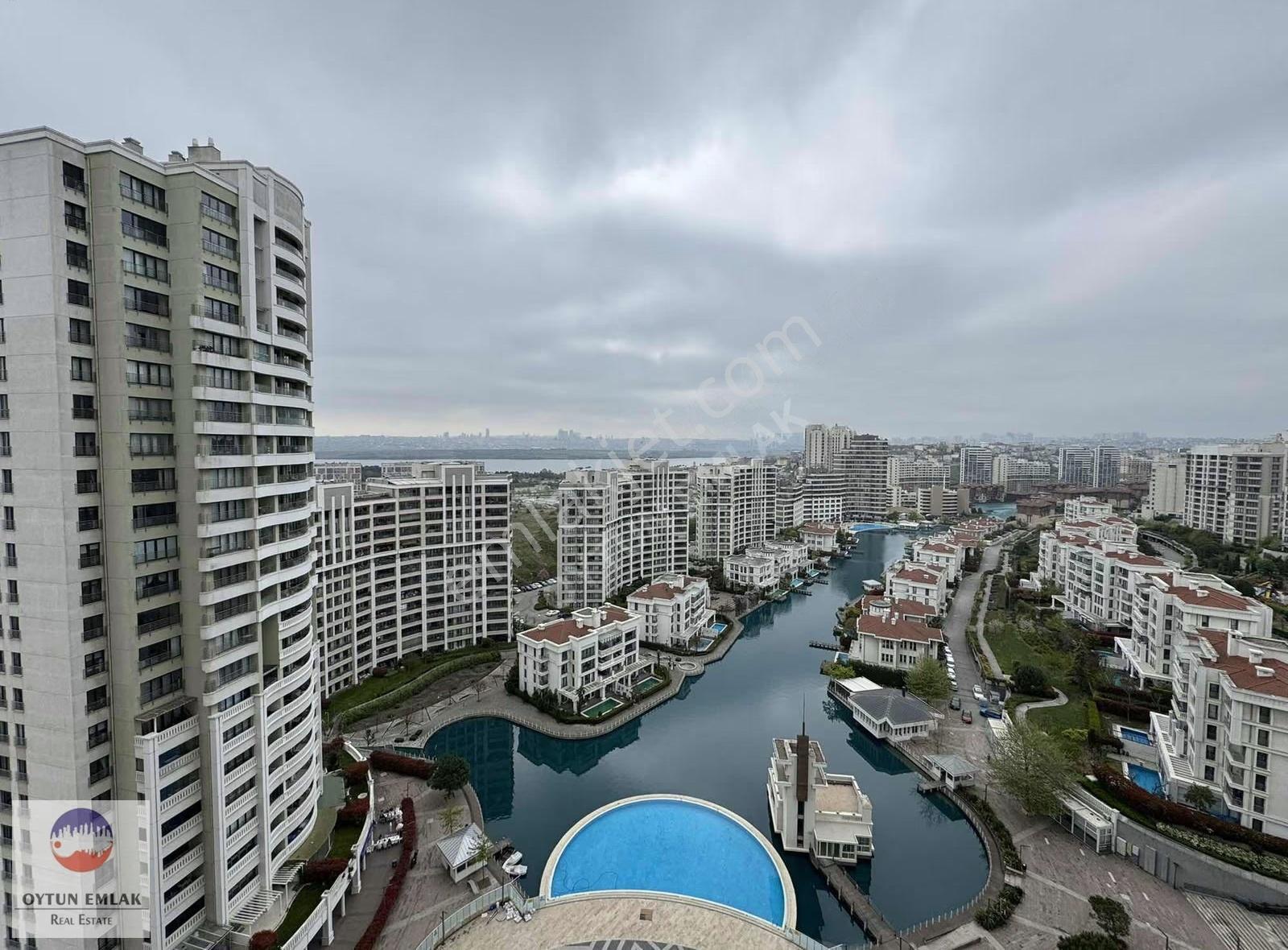 İstanbul Sarayları Göl Manzaralı Satılık 3+1 Boş Daire 172 M²