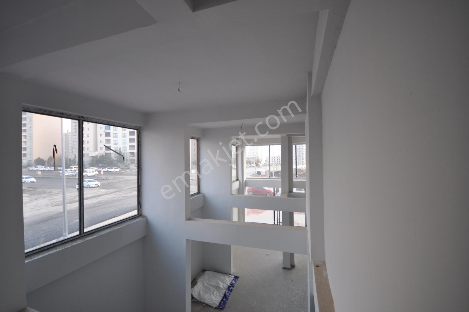 Cb Acar'dan Kapalı+açık Alanlı Çift Cephe Köşebaşı 400m² Dükkan - Görsel 2