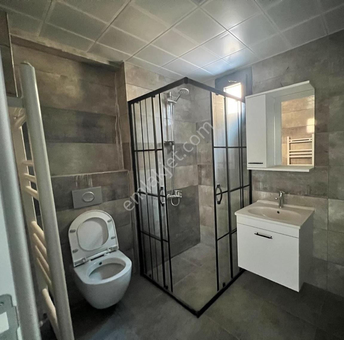 Bornova Küçükpark'ta Modern Ve Kullanışlı 1+1 Kiralık Daire - Görsel 7