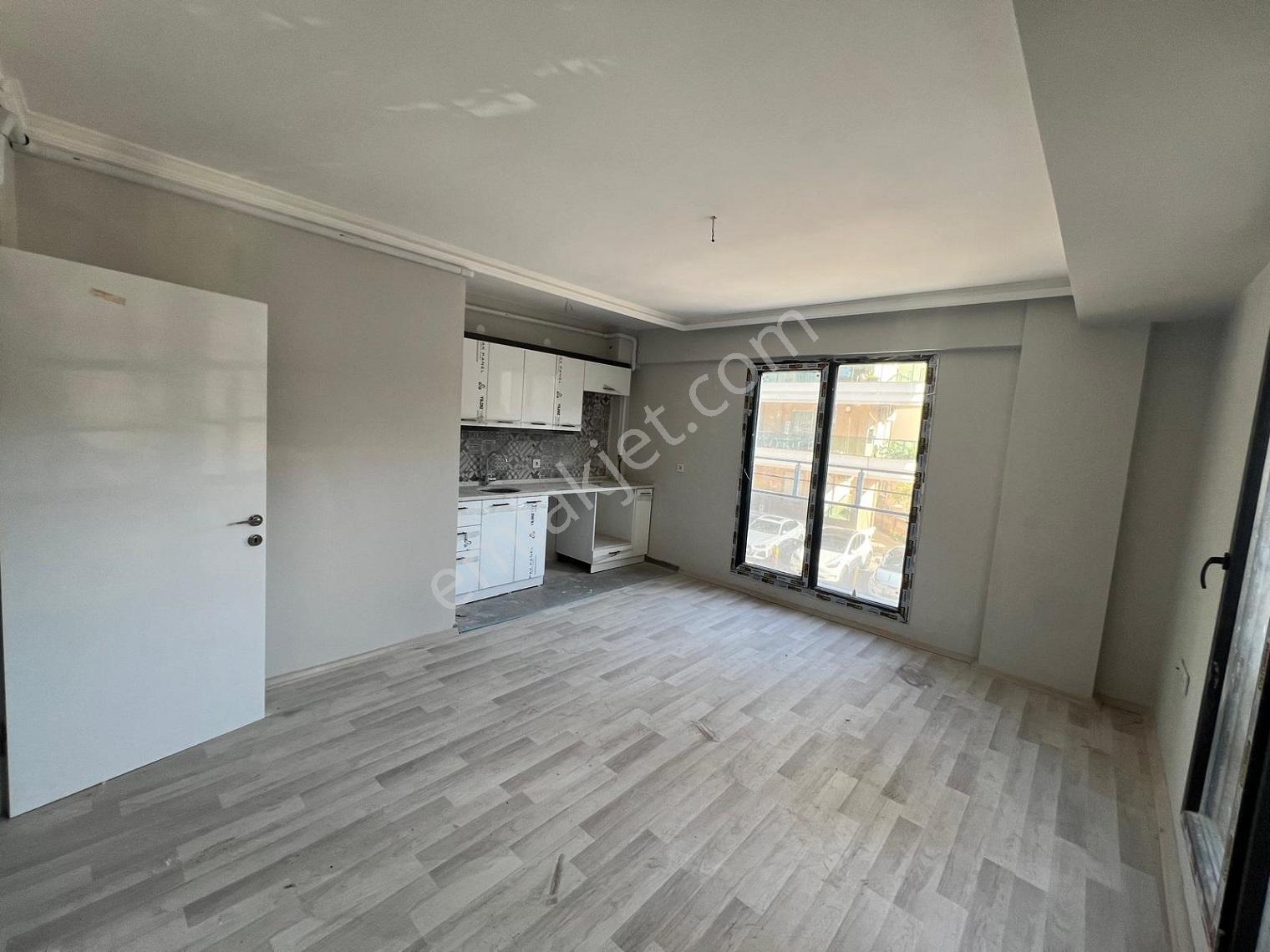 Bornova Küçükpark'ta Modern Ve Kullanışlı 1+1 Kiralık Daire