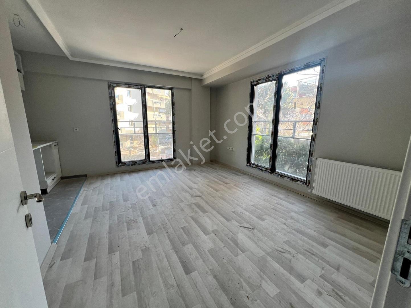 Bornova Küçükpark'ta Modern Ve Kullanışlı 1+1 Kiralık Daire - Görsel 5