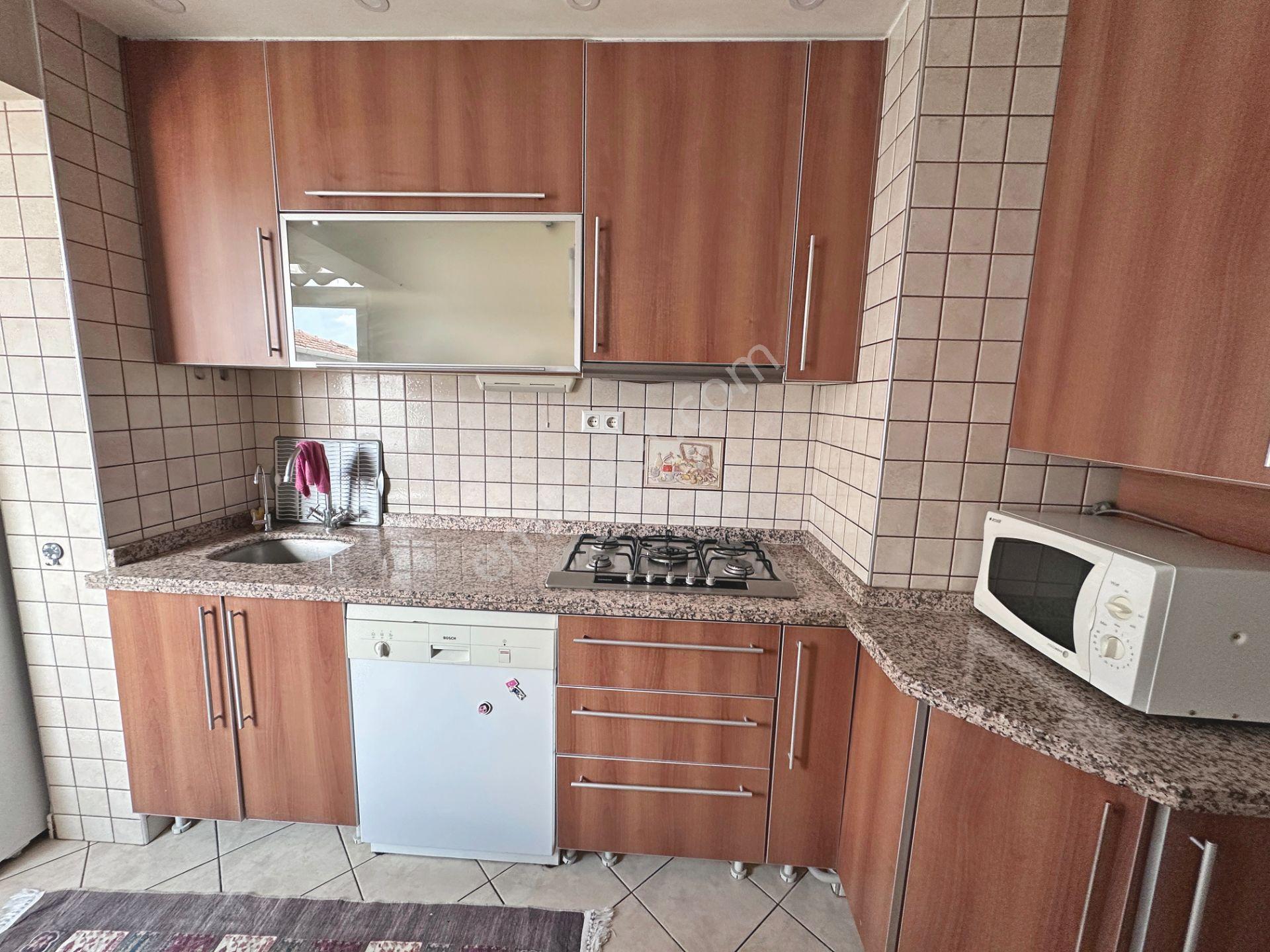 Abidinpaşa Mahallesi Katta Ön Cephede Full Eşyalı 3+1 Kiralık Daire - Görsel 9