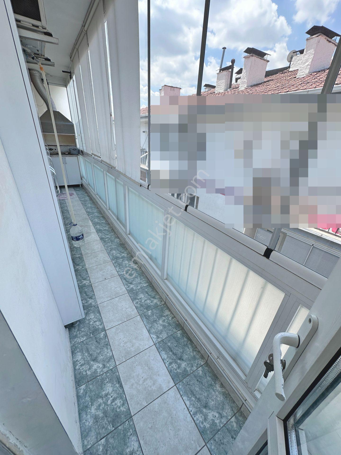 Abidinpaşa Mahallesi Katta Ön Cephede Full Eşyalı 3+1 Kiralık Daire - Görsel 7