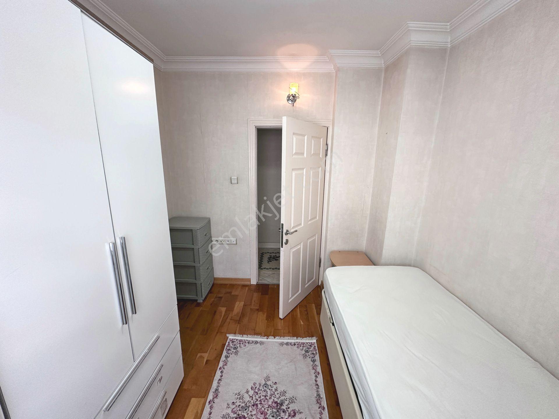 Abidinpaşa Mahallesi Katta Ön Cephede Full Eşyalı 3+1 Kiralık Daire - Görsel 15