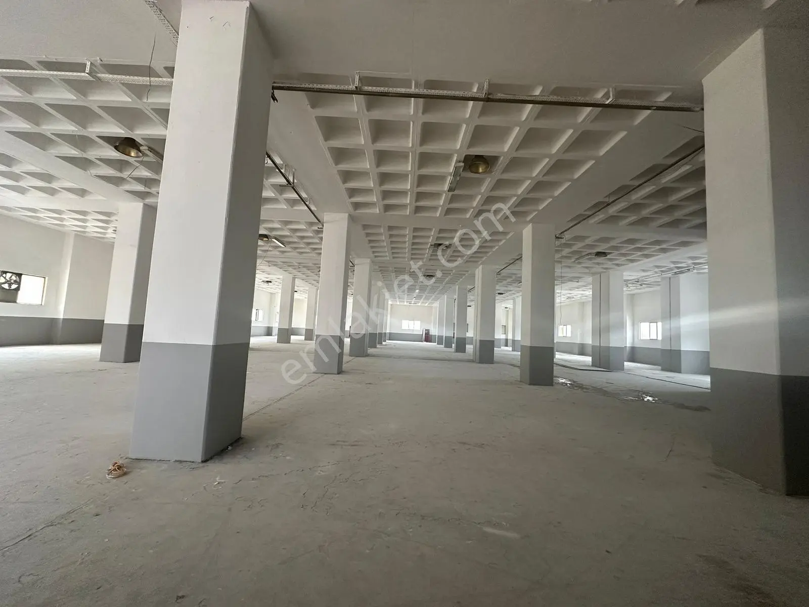Beylikdüzü Osb 5400 M2 Rampalı 1 . Kat Ve Çatı İşyeri