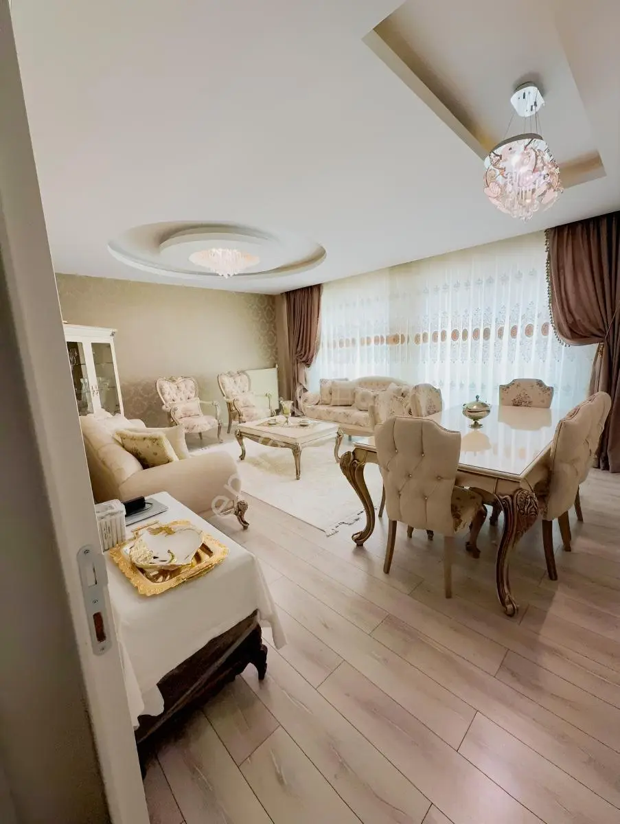 Park75 Arkası Karayıl Menekşe Sitesinde Satılık 4+1 Daire !!