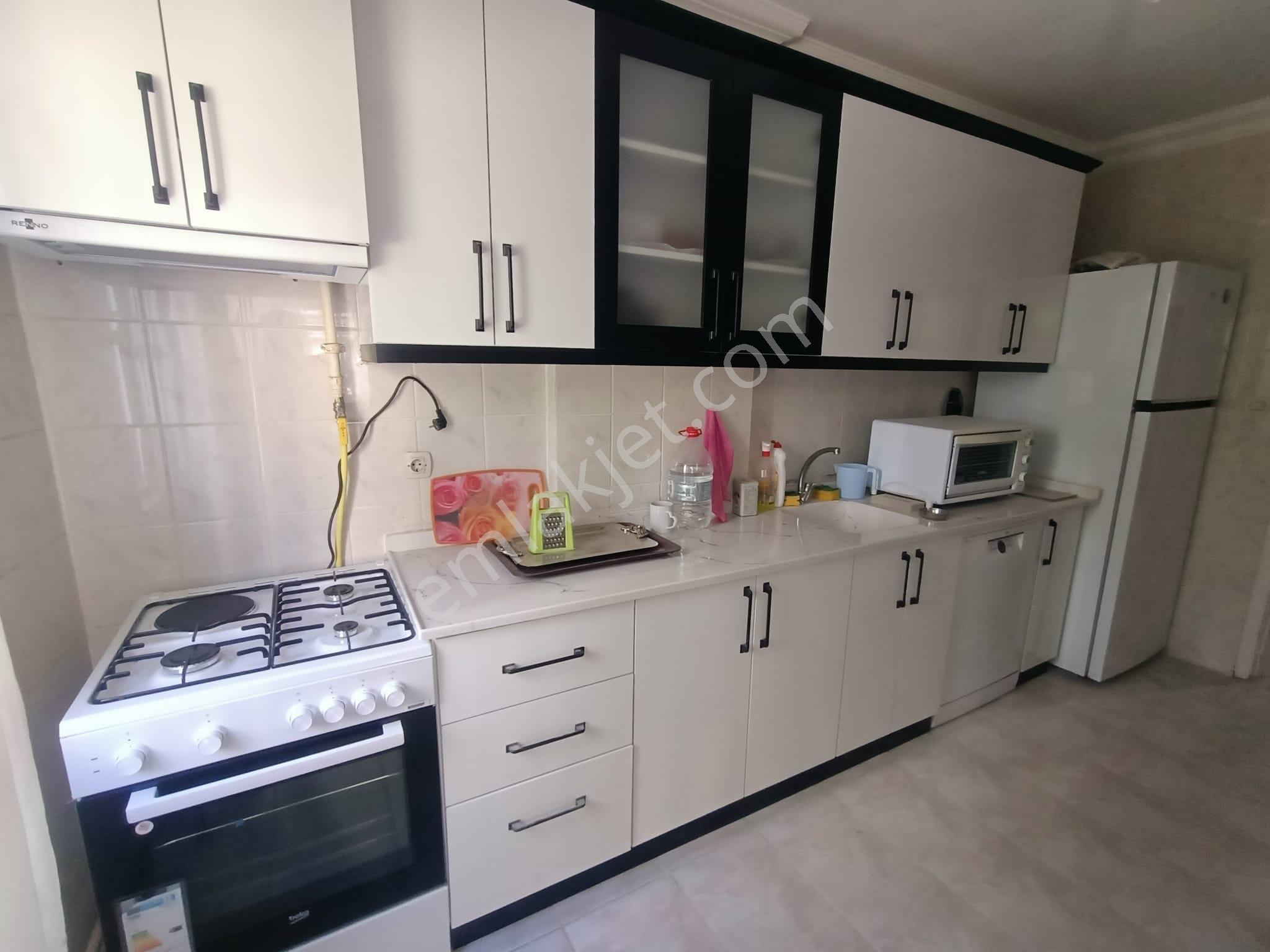 Yasemin Emlaktan Çınarcık Taşliman Mah. Asansörlü 2 Kat Eşyalı Masrafsiz 2+1 Daire