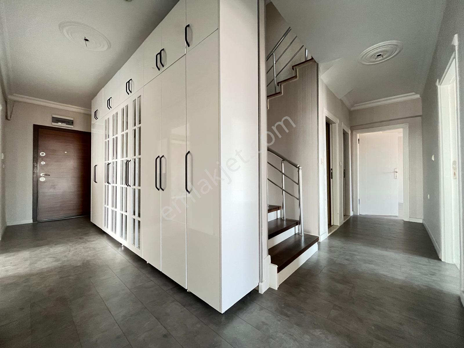 Turan'dan Ankara Manzaralı & Full Yapılı Site İçerisinde 7+1 Dubleks Daire - Görsel 13