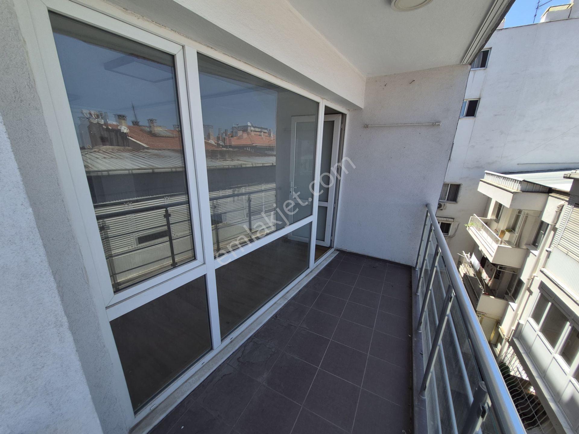 İzmir Göztepe De Kiralık 3+1 Daire - Görsel 9