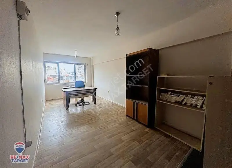 Karşıyaka Çarşıda Satılık Ofis Fırsatı - Görsel 3