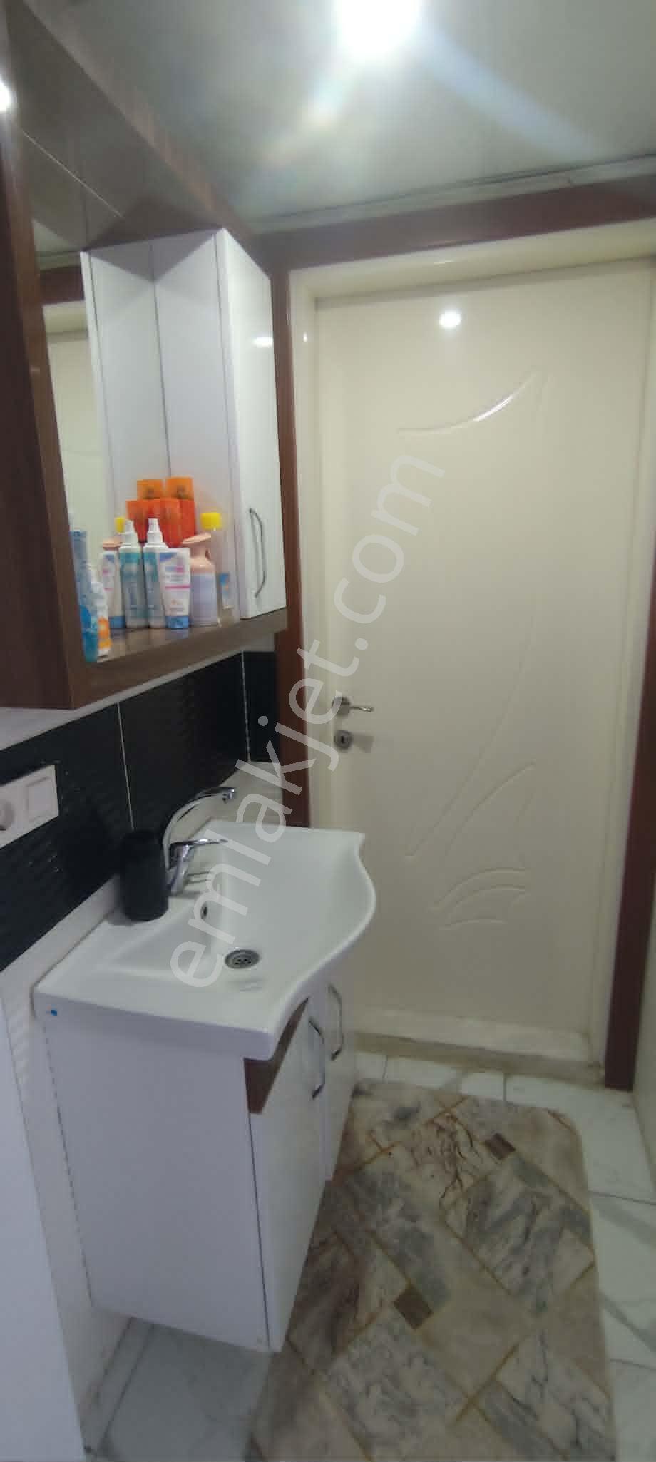 Gazioğlu Mahallesinde Ara Kat Asansörlü Yerden Isıtmalı Gergi Tavanlı 2+1/90 M2 Daire 3.145.000 Tl - Görsel 12