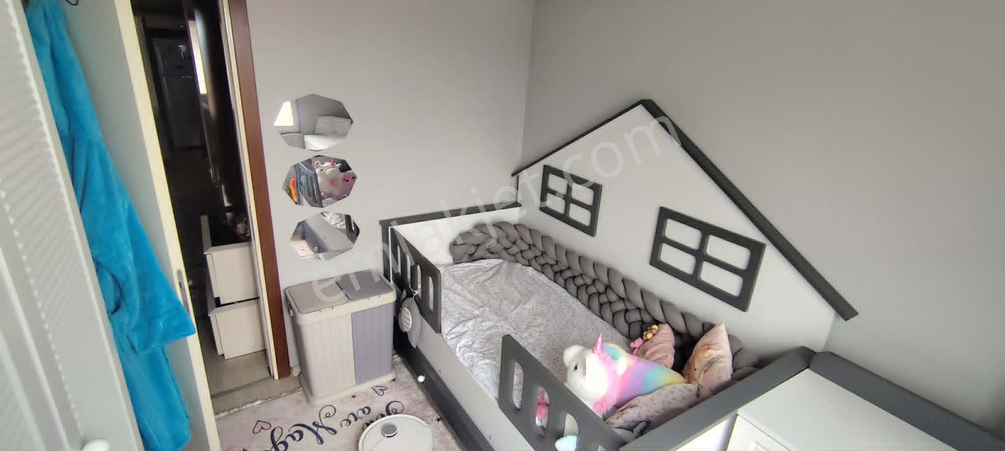 Gazioğlu Mahallesinde Ara Kat Asansörlü Yerden Isıtmalı Gergi Tavanlı 2+1/90 M2 Daire 3.145.000 Tl - Görsel 9