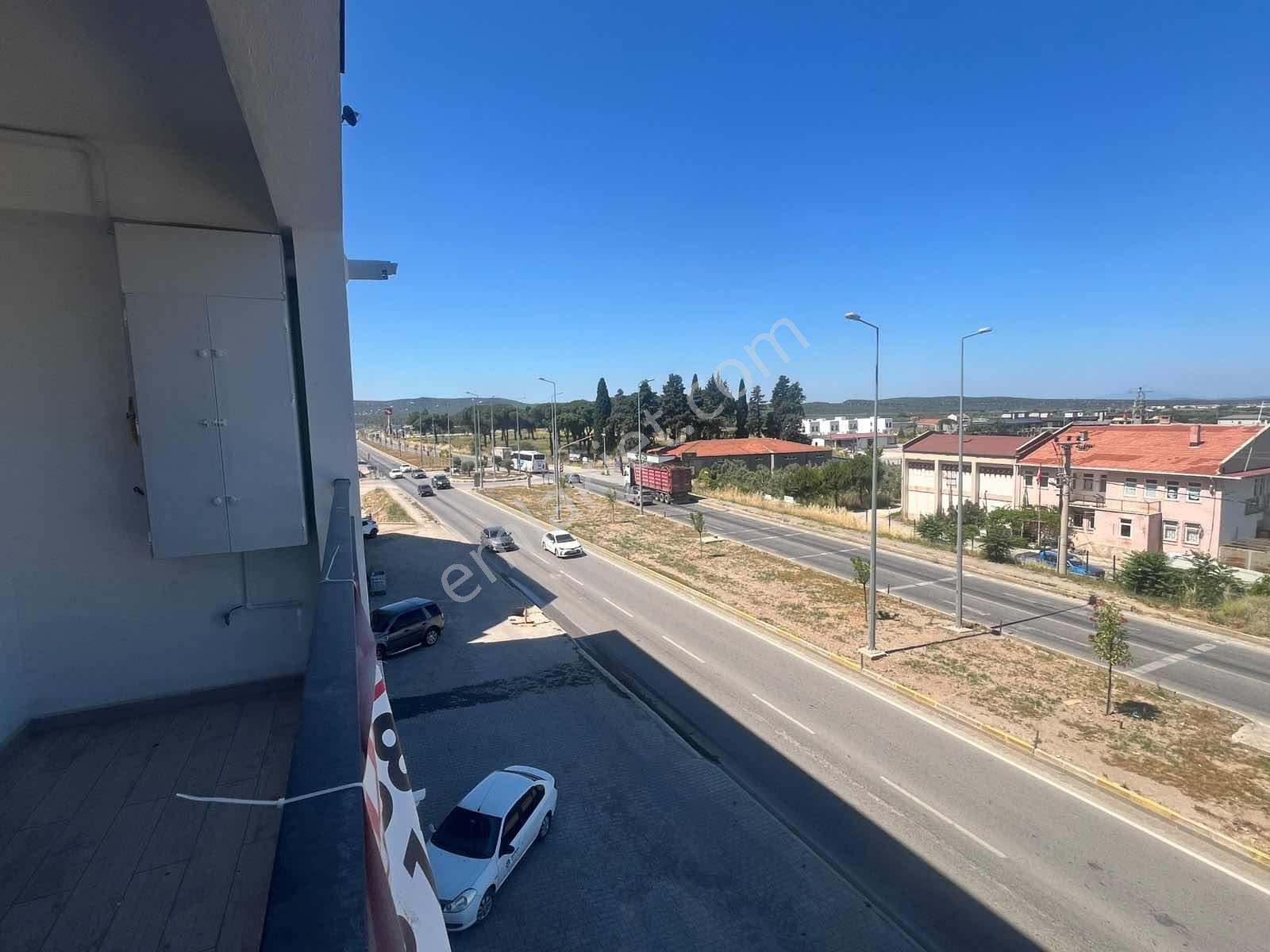 Deniz Manzaralı Ferah Geniş Doğalgazlı Kiralık 2+1 Daire - Görsel 17
