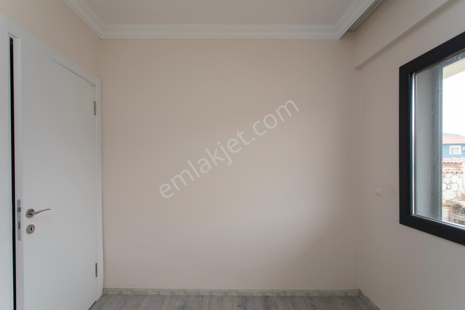 Foça Hacıveli Mah. Merkezi Konumda Satılık Bahçeli 2+1 Daire - Görsel 23