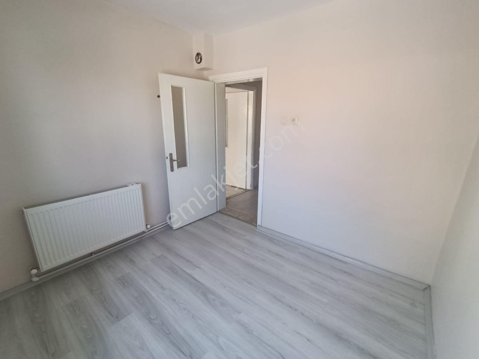 Cumhuriyet Mahallesi'nde Kiralık 3+1 Dogalgazlı Daire - Görsel 6