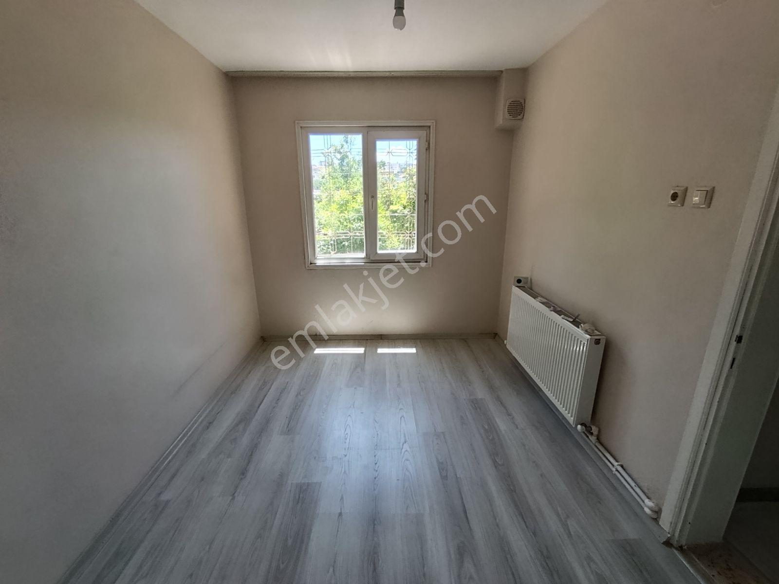 Cumhuriyet Mahallesi'nde Kiralık 3+1 Dogalgazlı Daire - Görsel 3