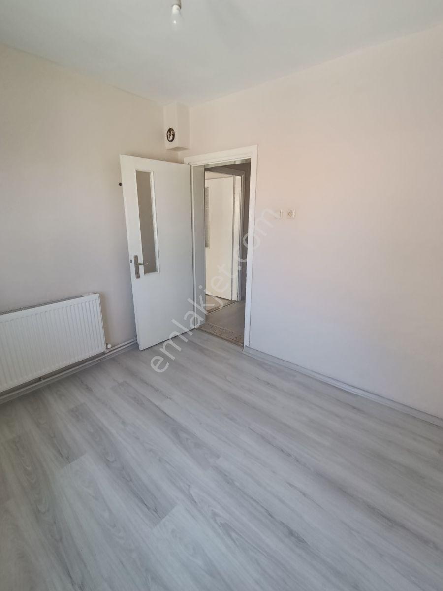 Cumhuriyet Mahallesi'nde Kiralık 3+1 Dogalgazlı Daire - Görsel 8