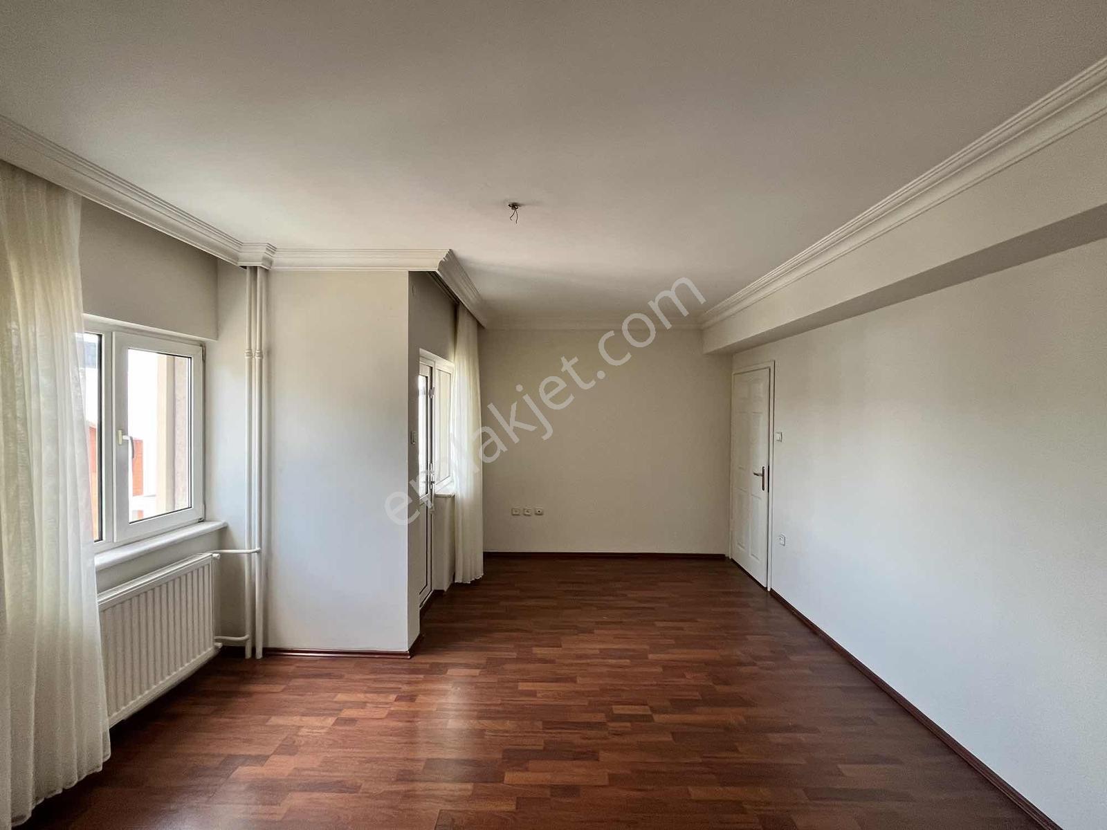 İhsaniye Barbaros Caddesi Özüçler Sitesi Kiralık 3+1 - Görsel 13