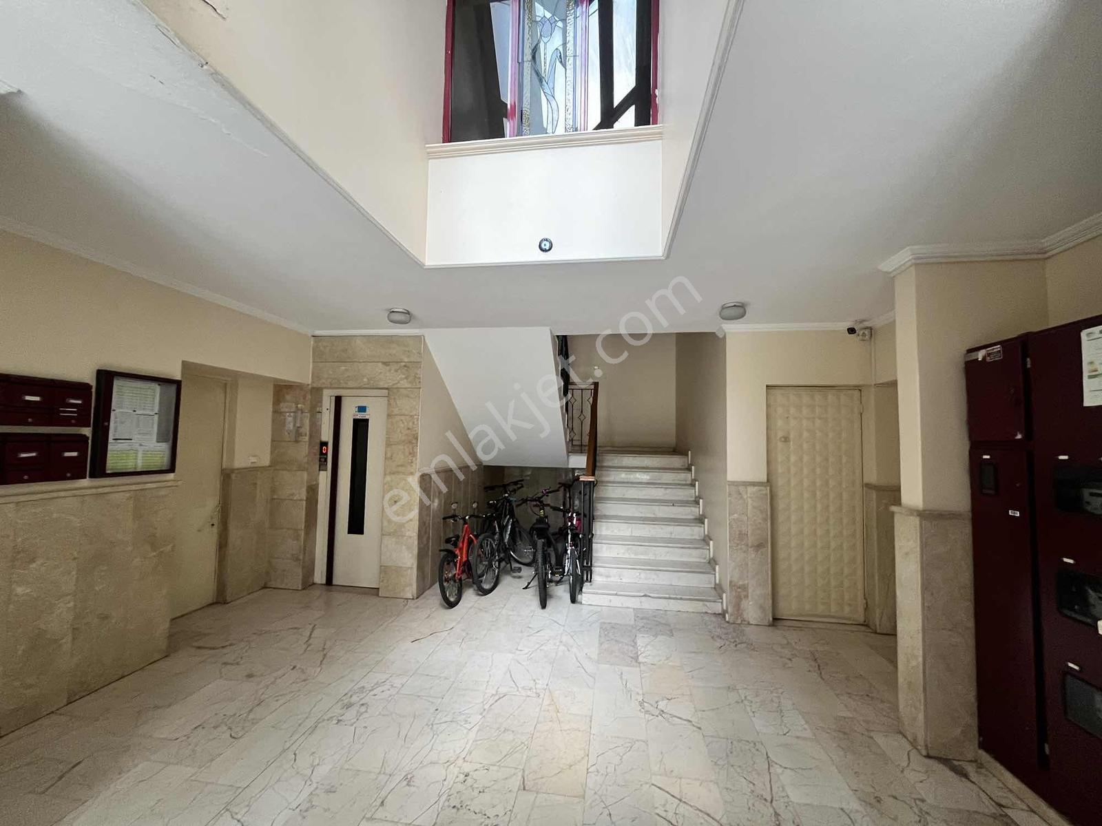 İhsaniye Barbaros Caddesi Özüçler Sitesi Kiralık 3+1 - Görsel 5