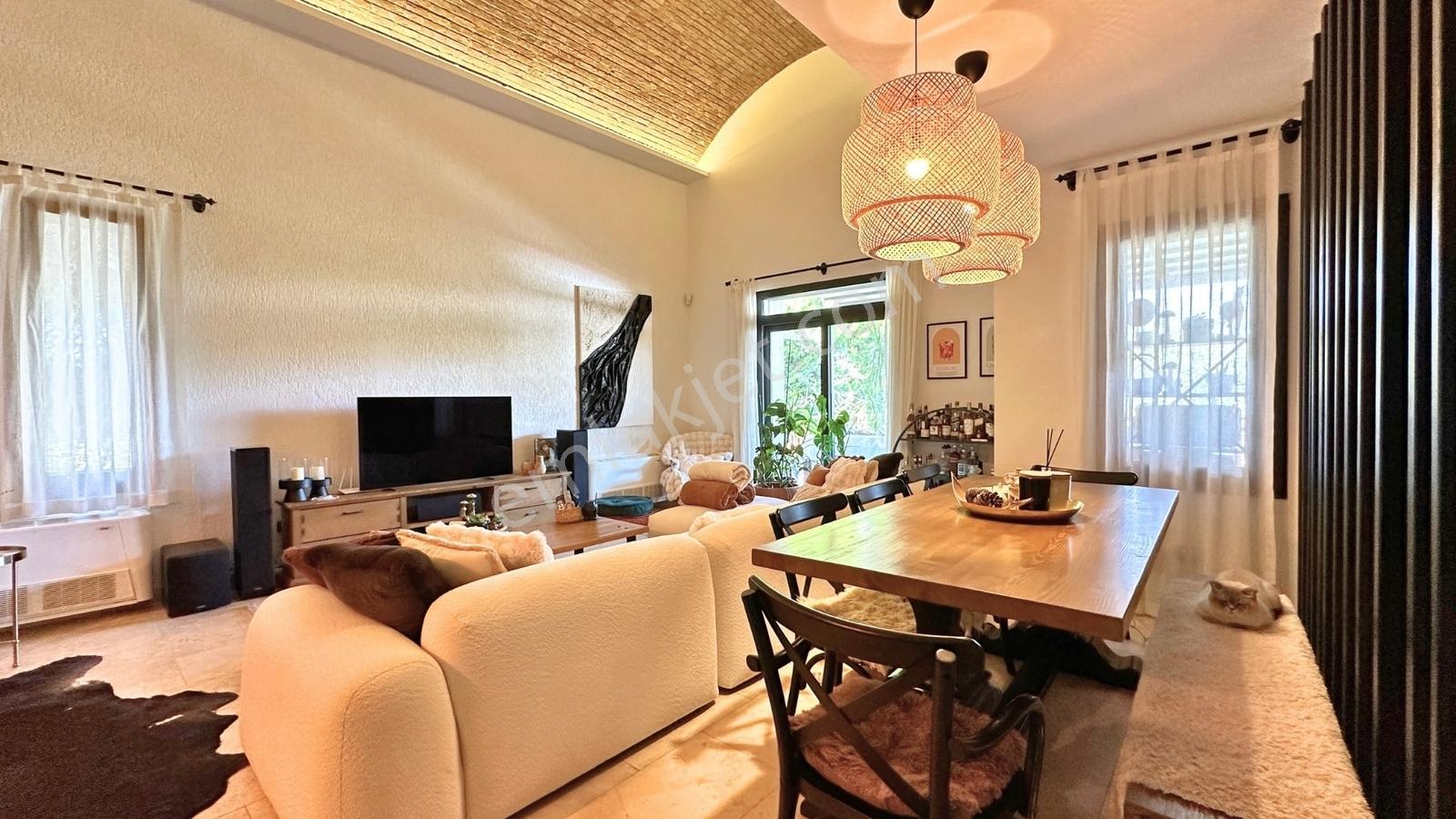Bitez Köyiçinde Yaz-kış Yaşama Uygun Tam Müstakil Villa - Görsel 31