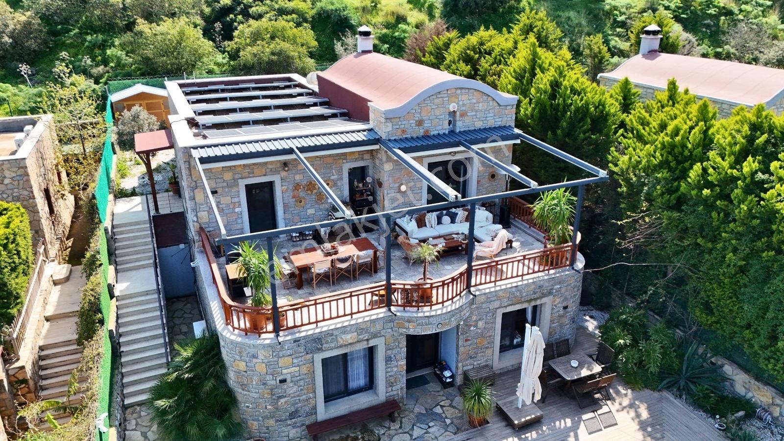Bitez Köyiçinde Yaz-kış Yaşama Uygun Tam Müstakil Villa - Görsel 34