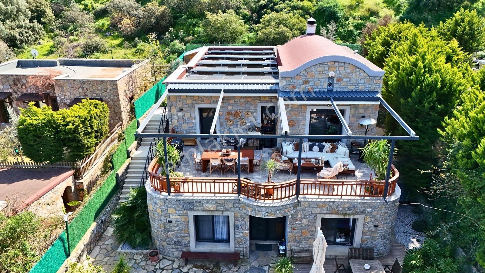 Bitez Köyiçinde Yaz-kış Yaşama Uygun Tam Müstakil Villa - Görsel 22