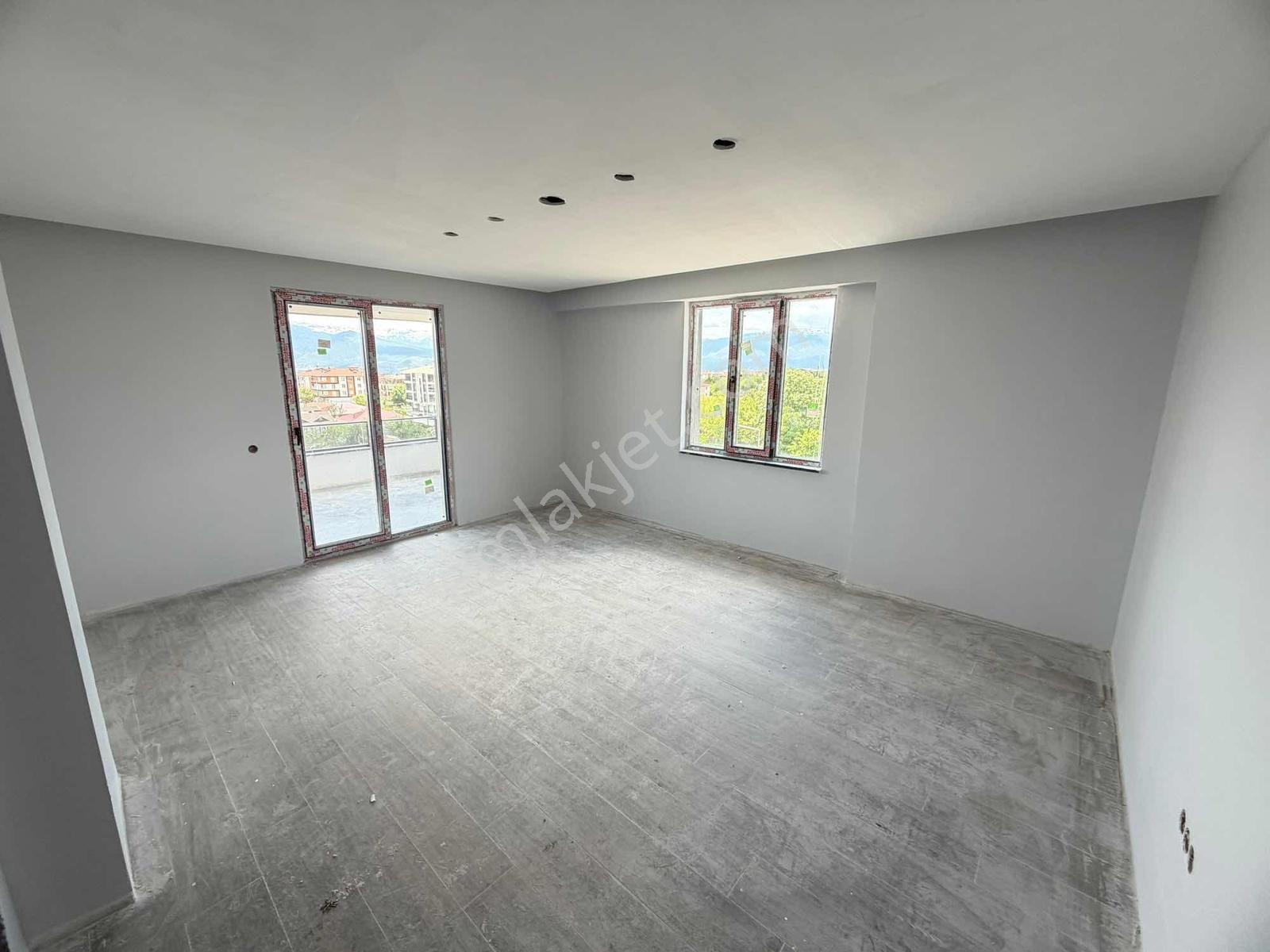 Remax Dem'den Demirkent Mah. Alttan Isıtmalı Ferah Satılık Daire - Görsel 3