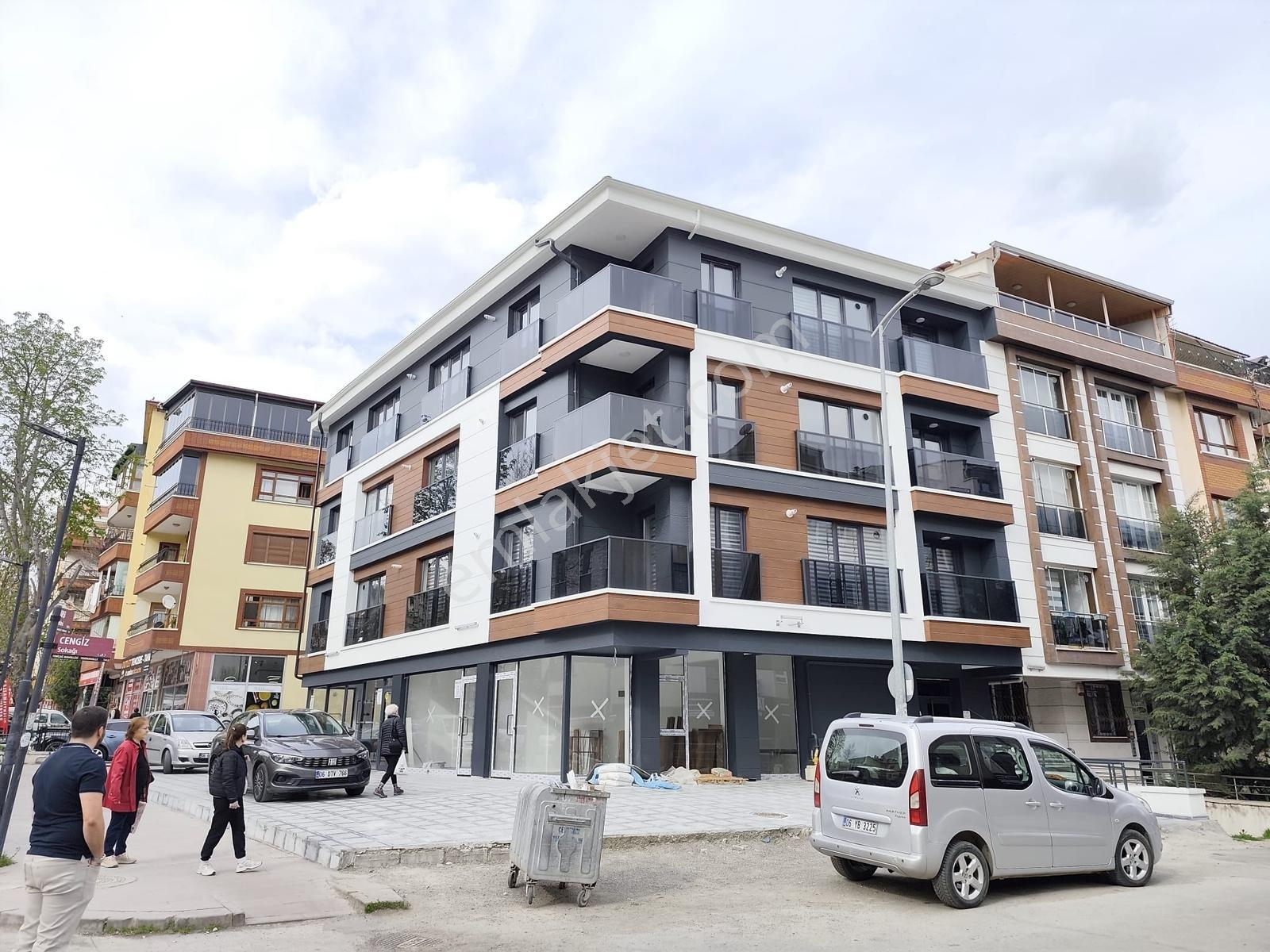 Yenimahalle Çarşı Caddesi'nde Sıfır Binada Kiralık Köşe Dükkan - Görsel 9