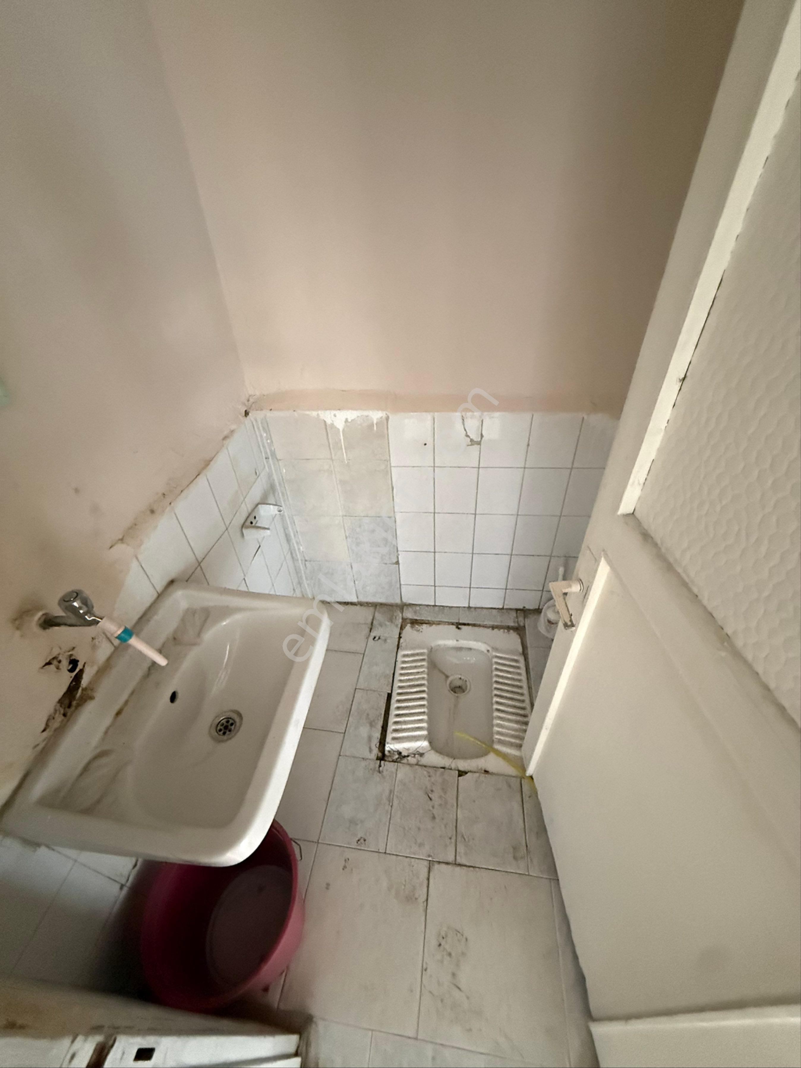 Hürriyet Mahallesinde 60 M2 Wc Mutfaklı Kiralık Köşe Dükkan - Görsel 4