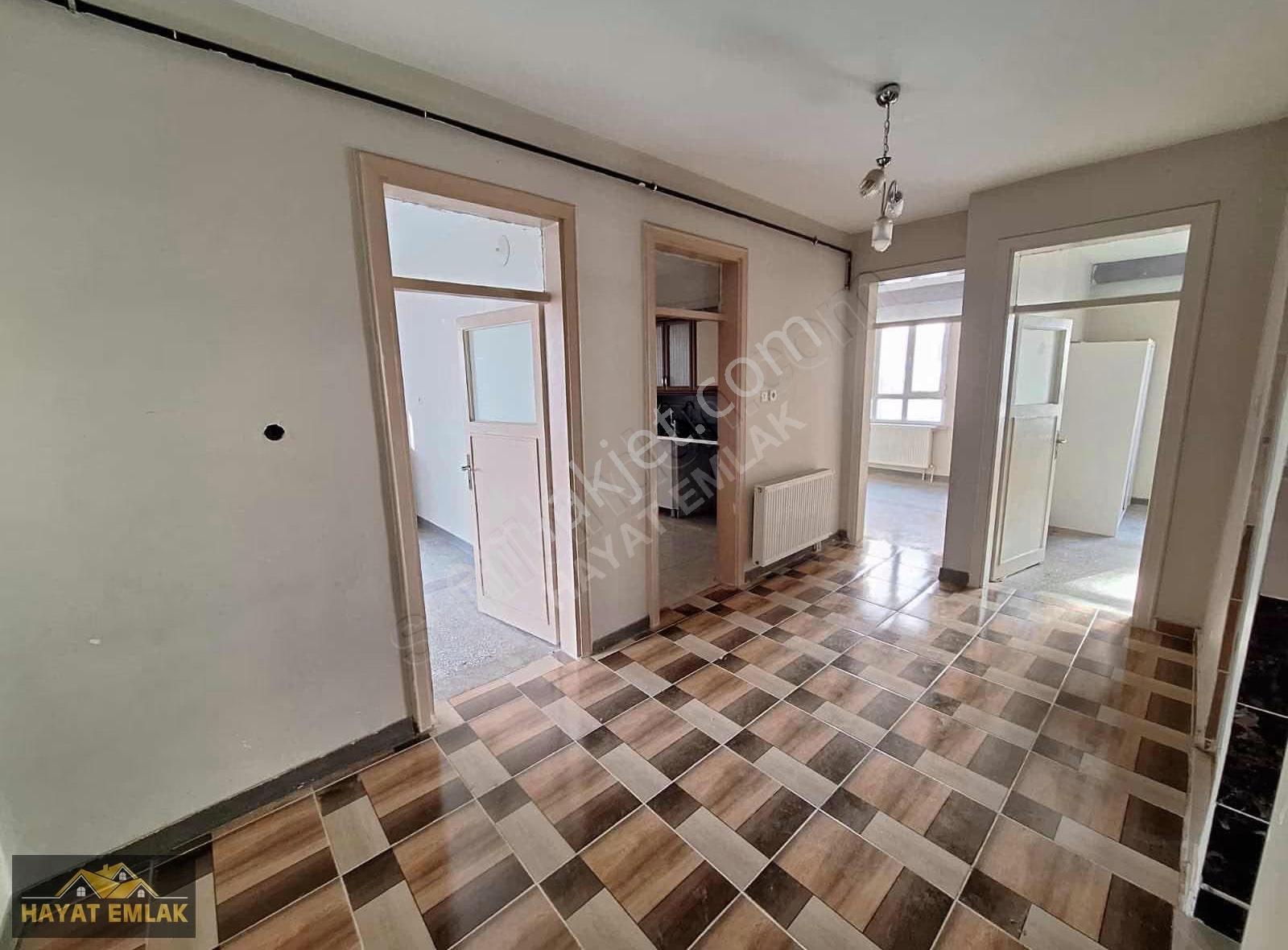 Yenişehir'de Kiralık 3+1 Daire - Ara Kat Bakımlı Ve Doğalgazlı - Görsel 10