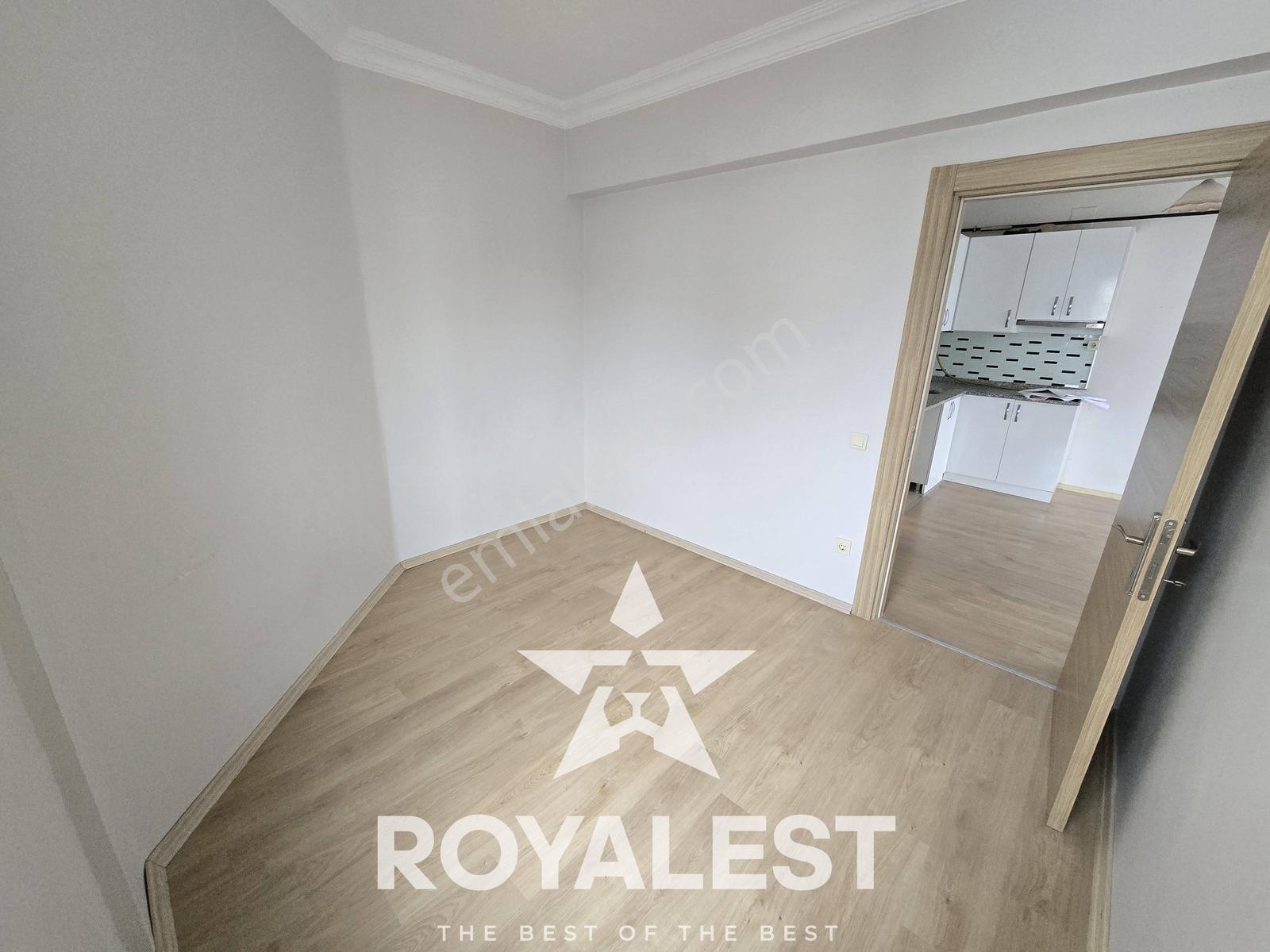 Royalest'ten Abdülhamit Han'da Cadde Üstü Site İçi Ara Kat 2+1 - Görsel 9