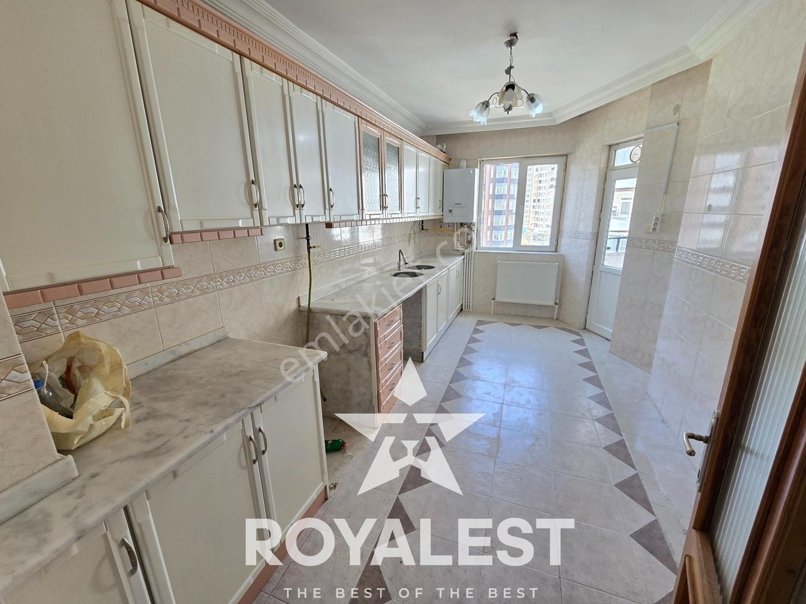 Royalest'ten Tramvay Yanı Cadde Üzeri Site İçi Arakat Geniş 3+1 - Görsel 9