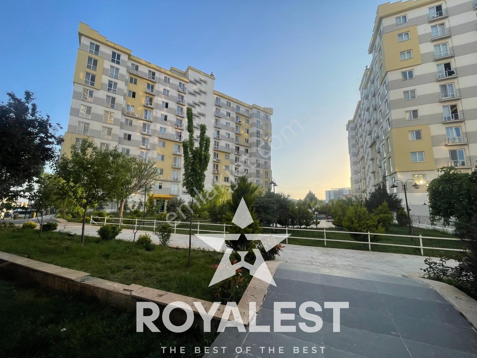 Royalest'ten Köşe Daire Kiracılı Eşyalı Ara Kat Bakımlı Önü Açık - Görsel 9