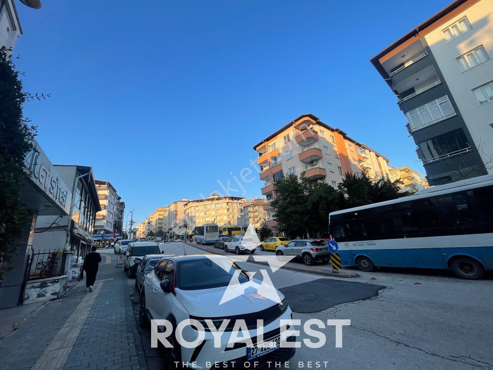 Royalest'ten Ara Kat Balkonlu Tramvaya Sıfır Nezih Sitede Eşyalı - Görsel 3