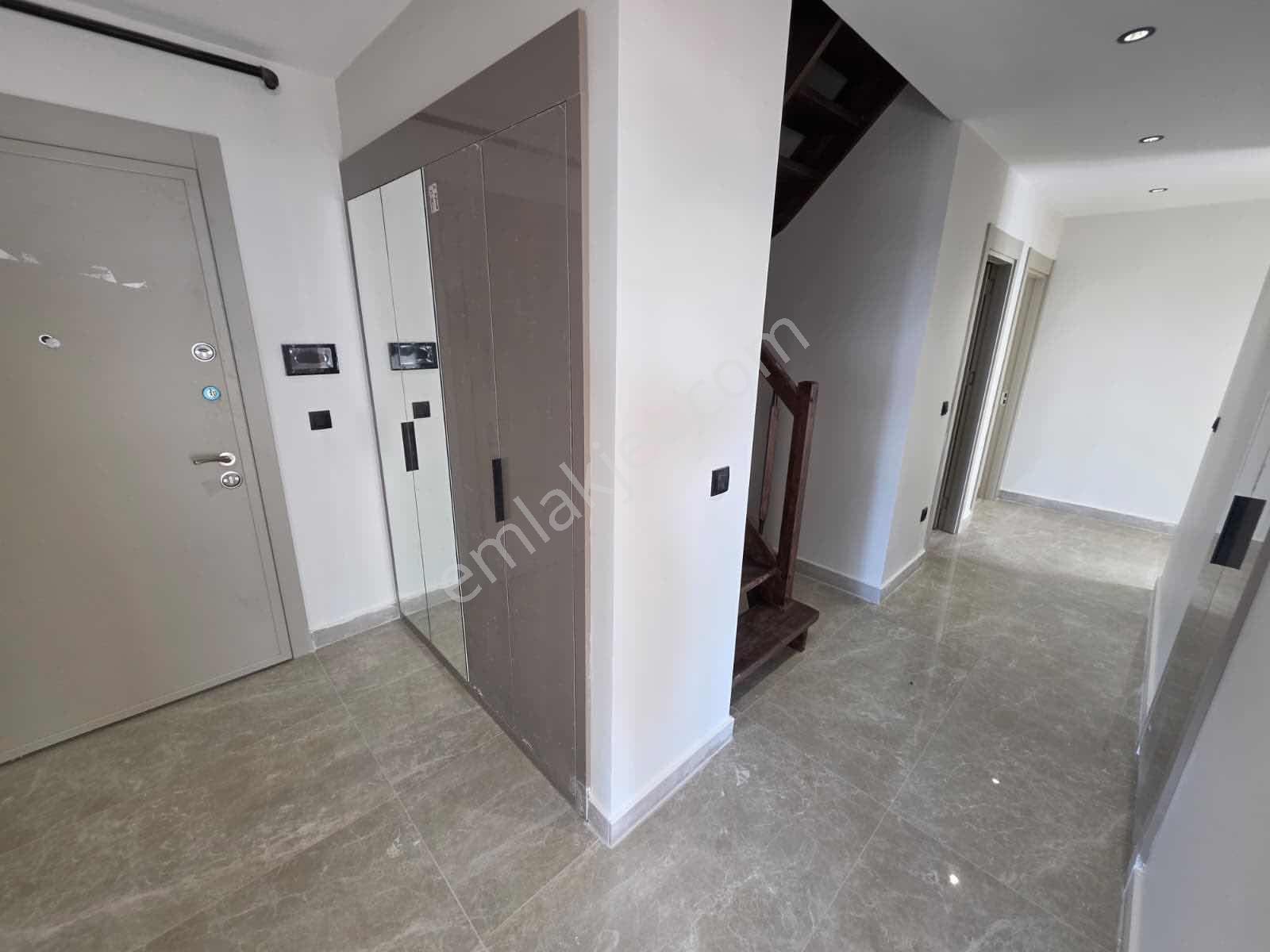 Büyükçekmece Lüks Aile Sitesinde Deniz Manzaralı Sıfır 5+2 Daire - Görsel 14