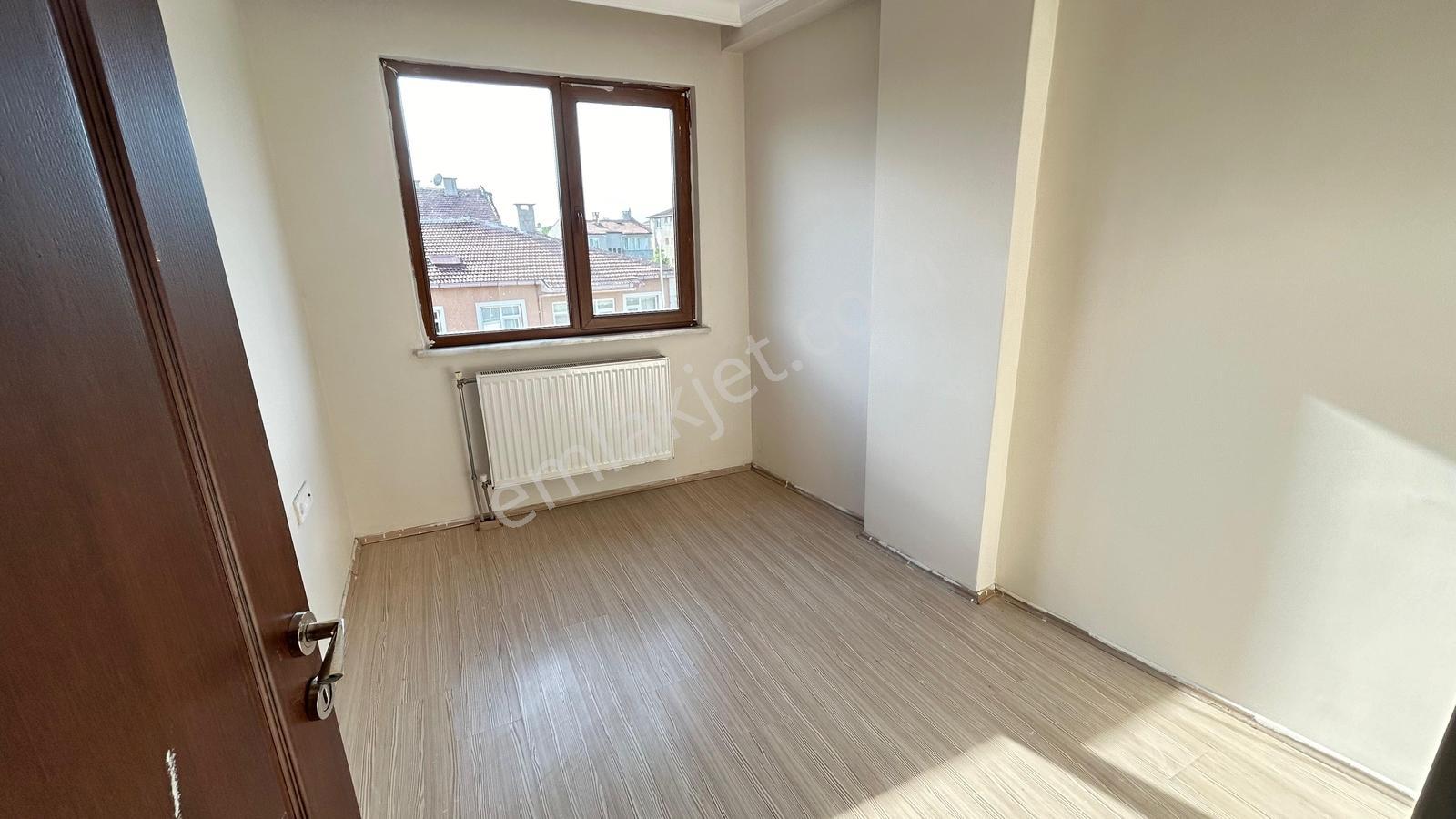 Bostanpazarı Mevkiinde Amerikan Mutfaklı 2+1 Kiralık Daire - Görsel 13