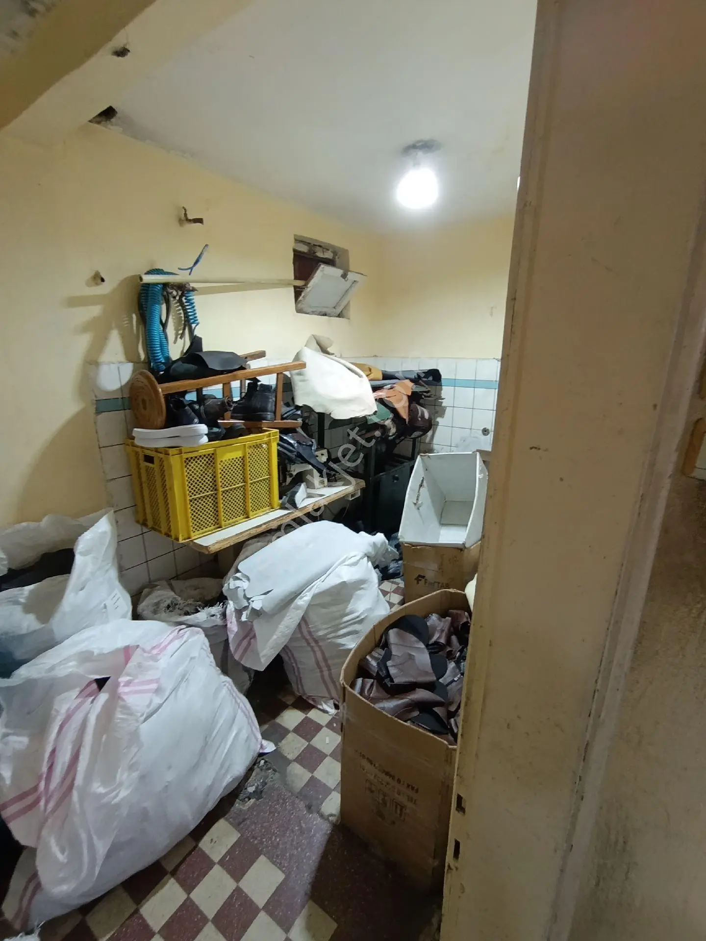 Büyük Saat Kazancilar Carsi Yani Ayakkabıcılar Sokaginda Kiralık İşyeri - Görsel 3