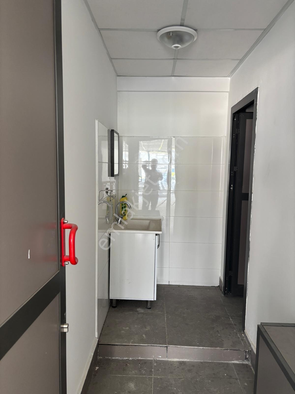 Yenibatı'da Sıfır Geniş Cephe Kiralık Dükkan - Görsel 15