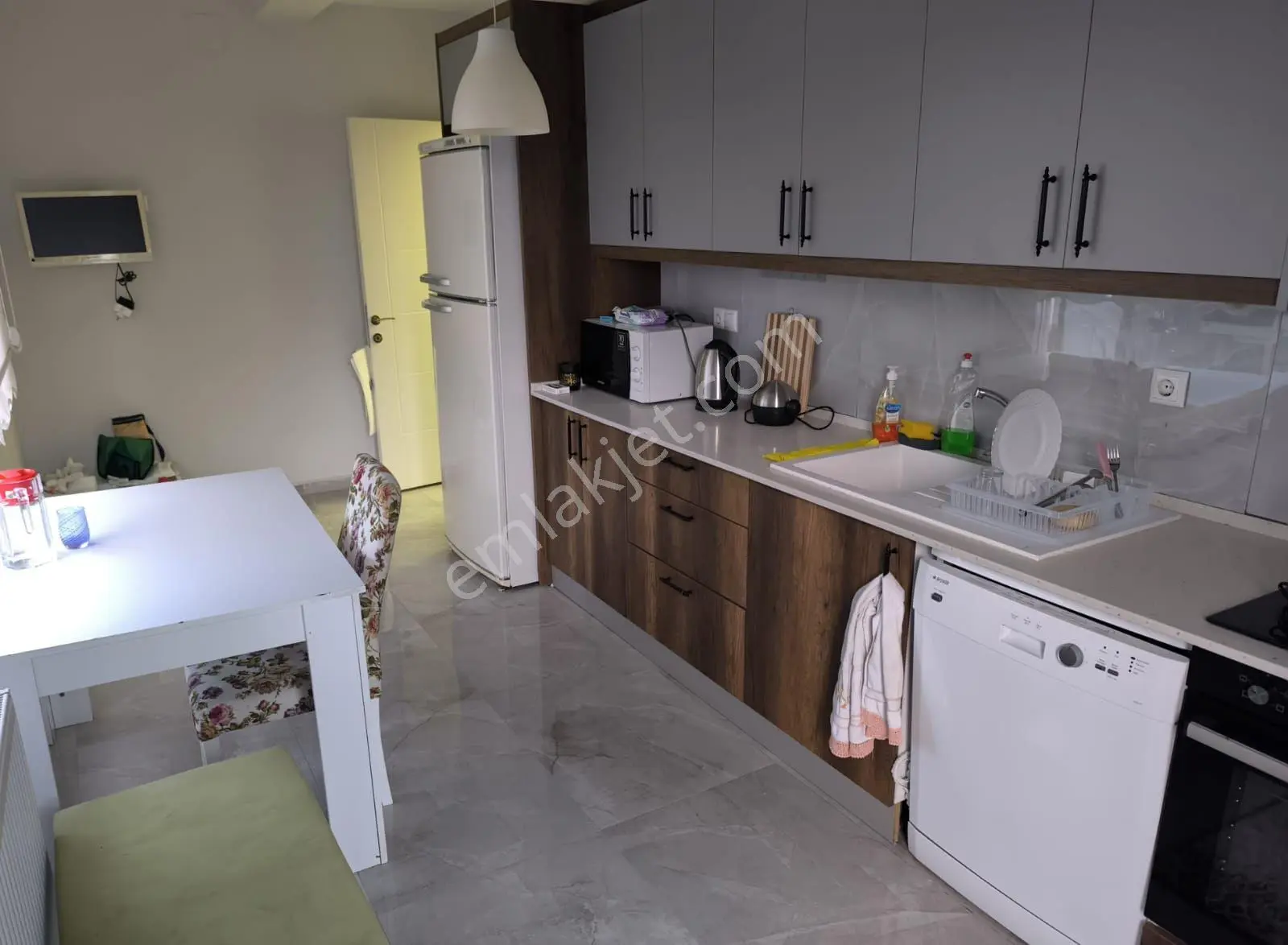 Aysu Konut Emlaktan Kiralık Full Eşyalı 2+1 2 Yaş Otopark Asansör Manisa Akhisarda,